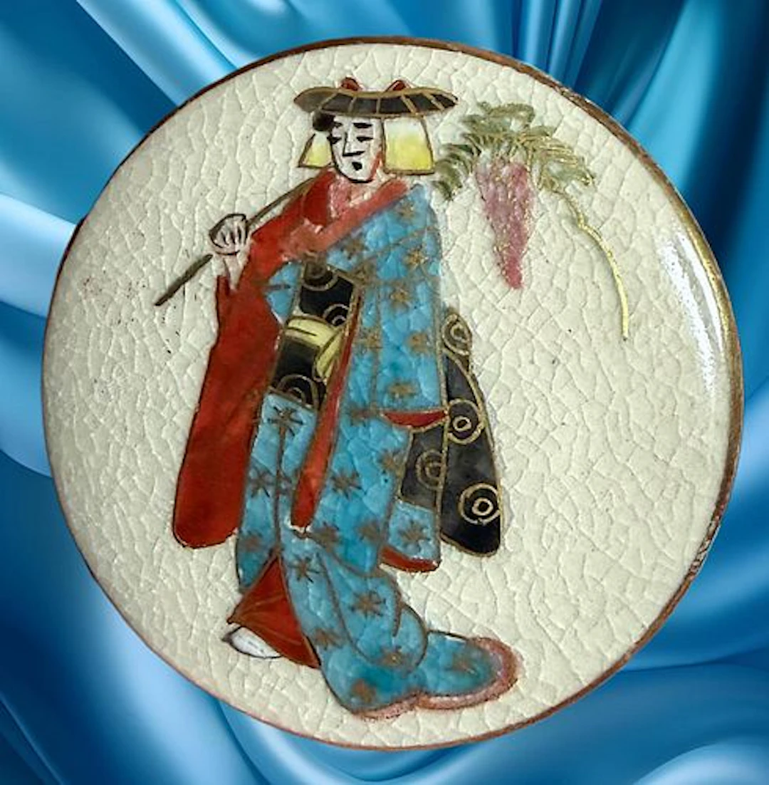 A DIVISION THREE PICTORIAL SATSUMA BUTTON