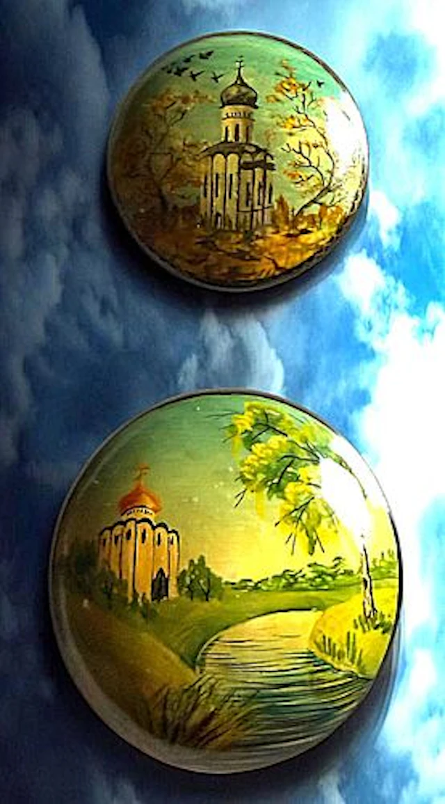 A SMALL CARD OF DIVISION 3 RUSSIAN PICTORIAL BUTTONS