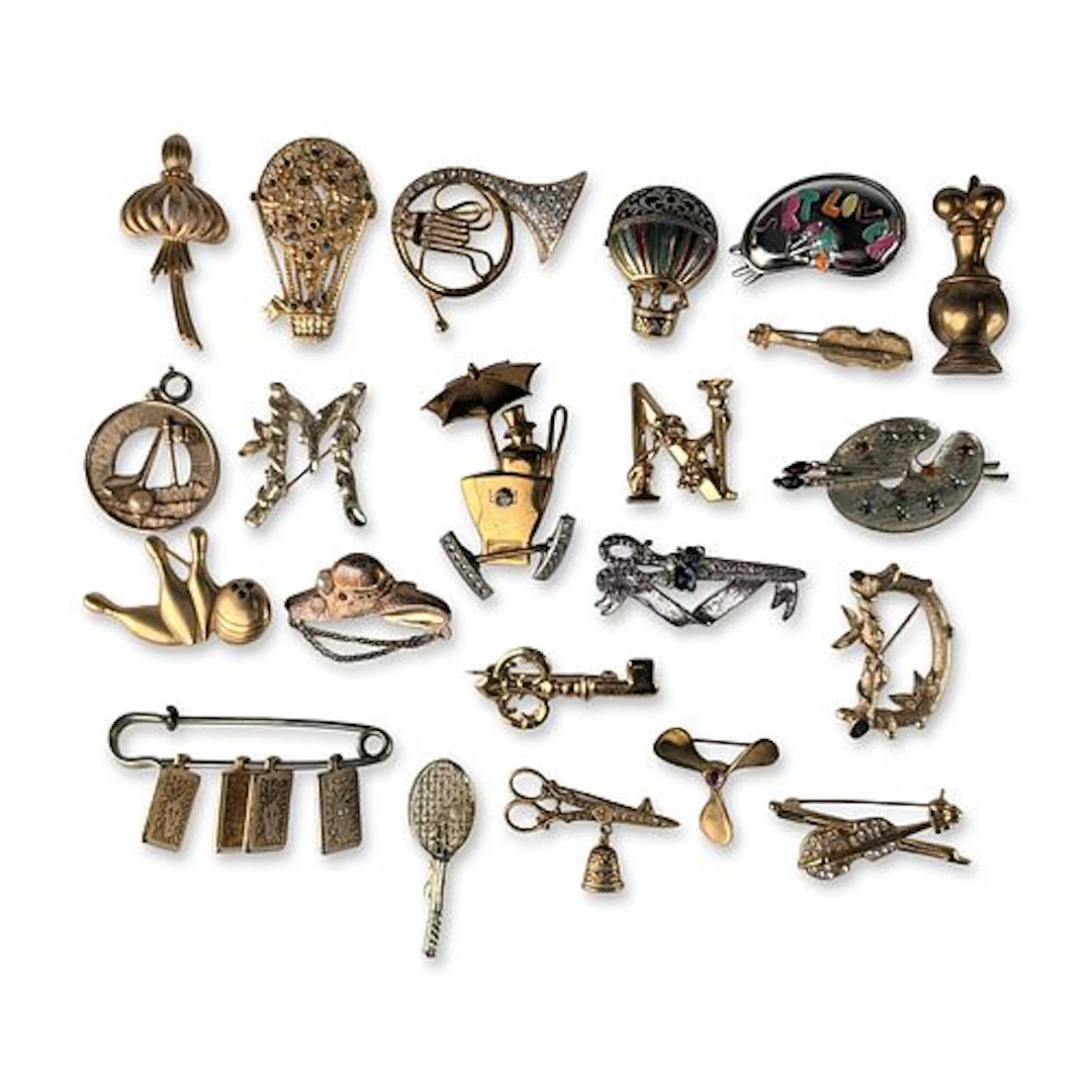 22pc Collection of Vintage Figurative and Novelty Costume Jewelry Brooch Pins