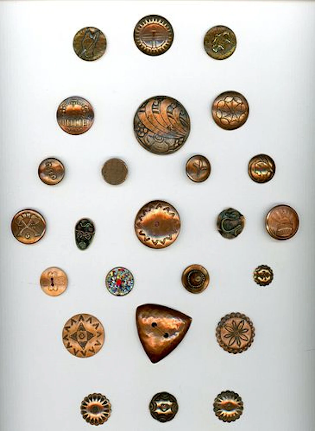 A CARD OF DIVISION 1 & 3 ASSORTED COPPER BUTTONS
