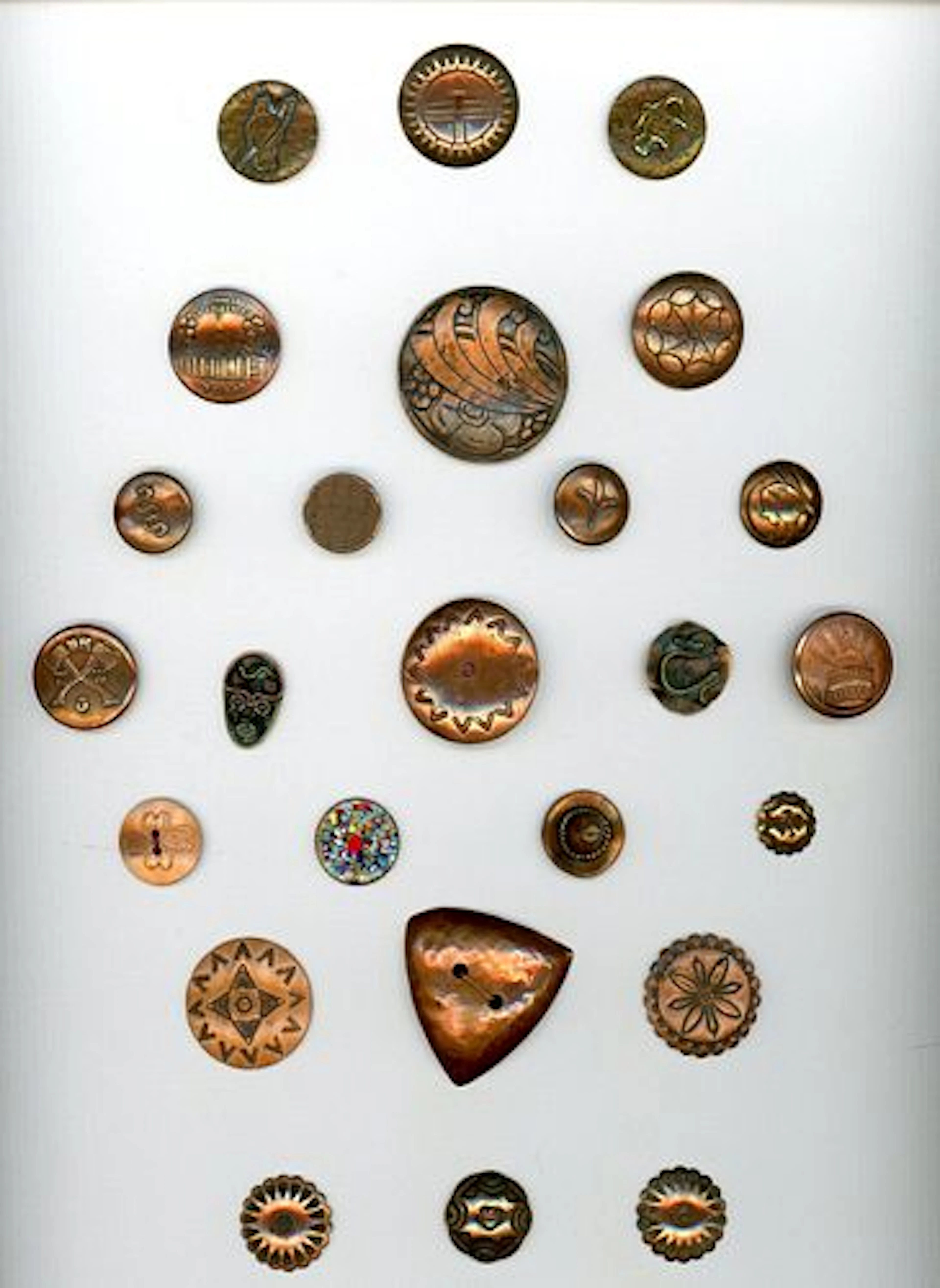 A CARD OF DIVISION 1 & 3 ASSORTED COPPER BUTTONS