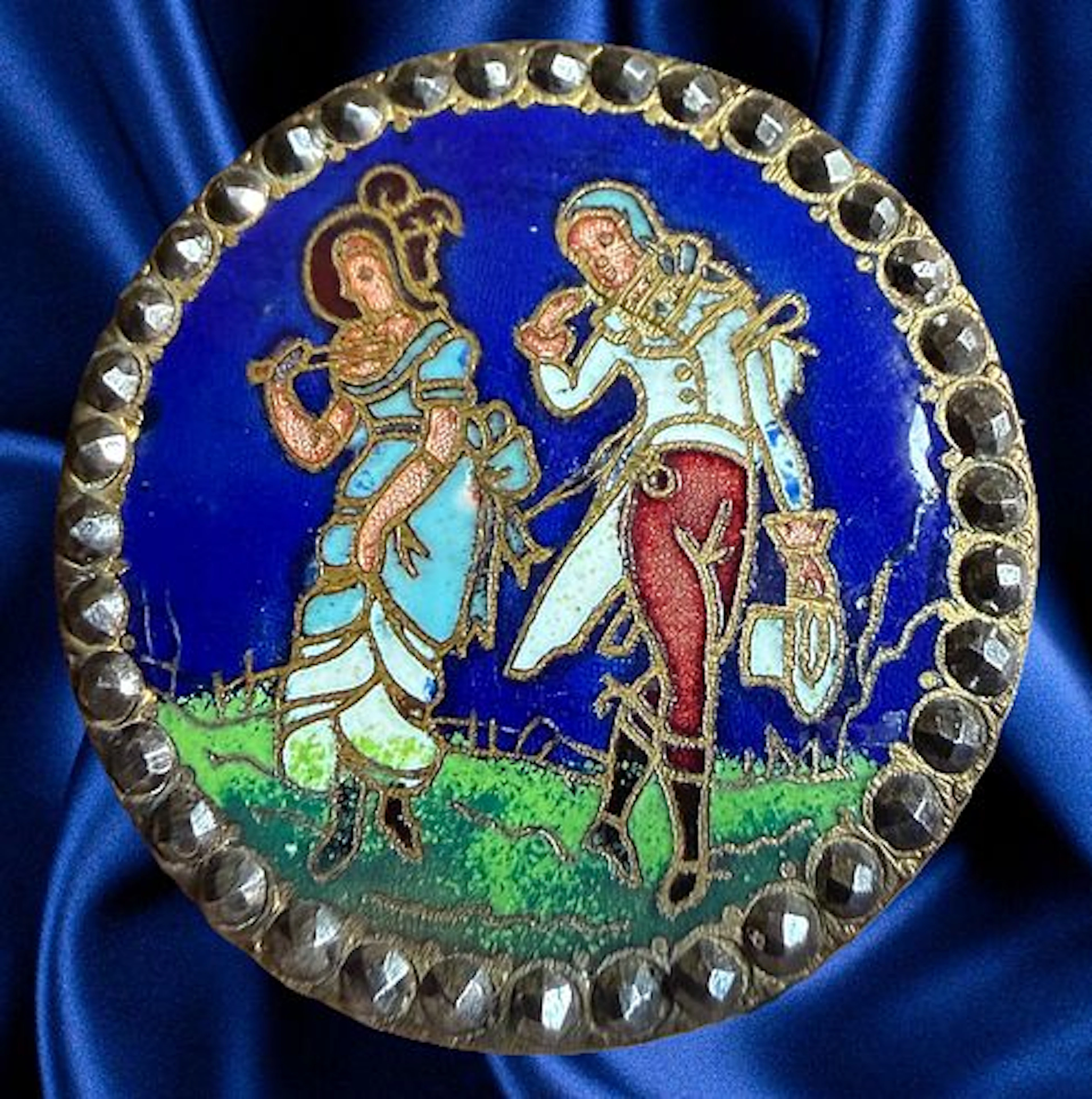 A DIVISION ONE PICTORIAL ENAMEL BUTTON