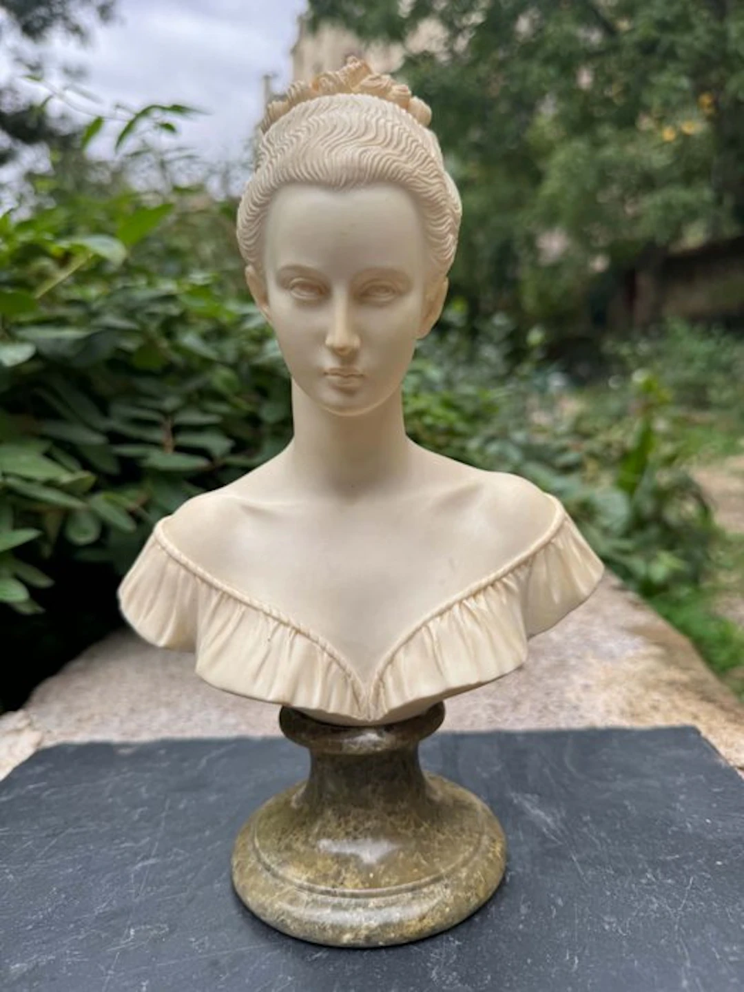 Bust, Manon Lescaut - 25 cm - Alabaster
