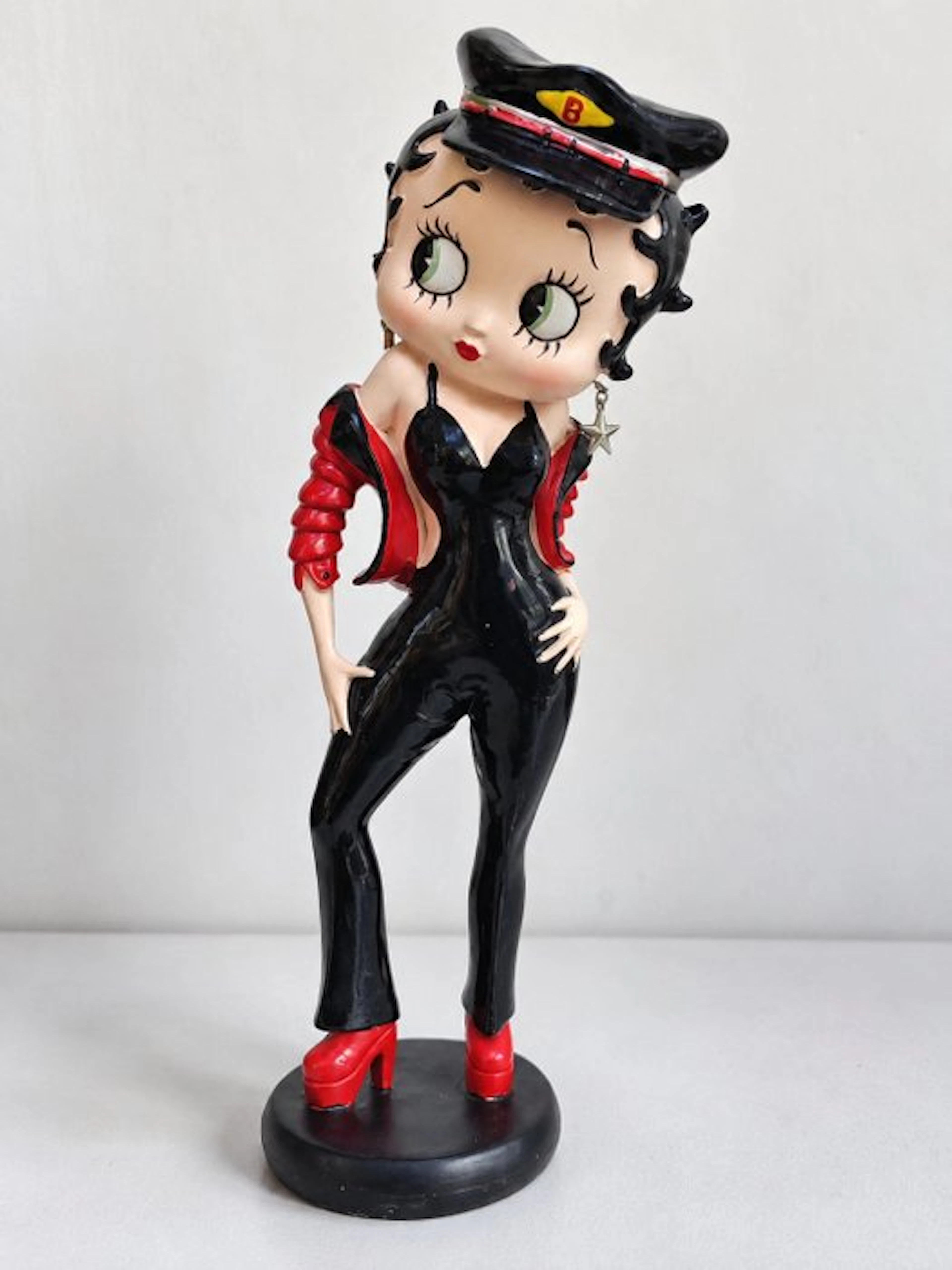 Unknown - Figurine - Betty Boop figurine wearing black...