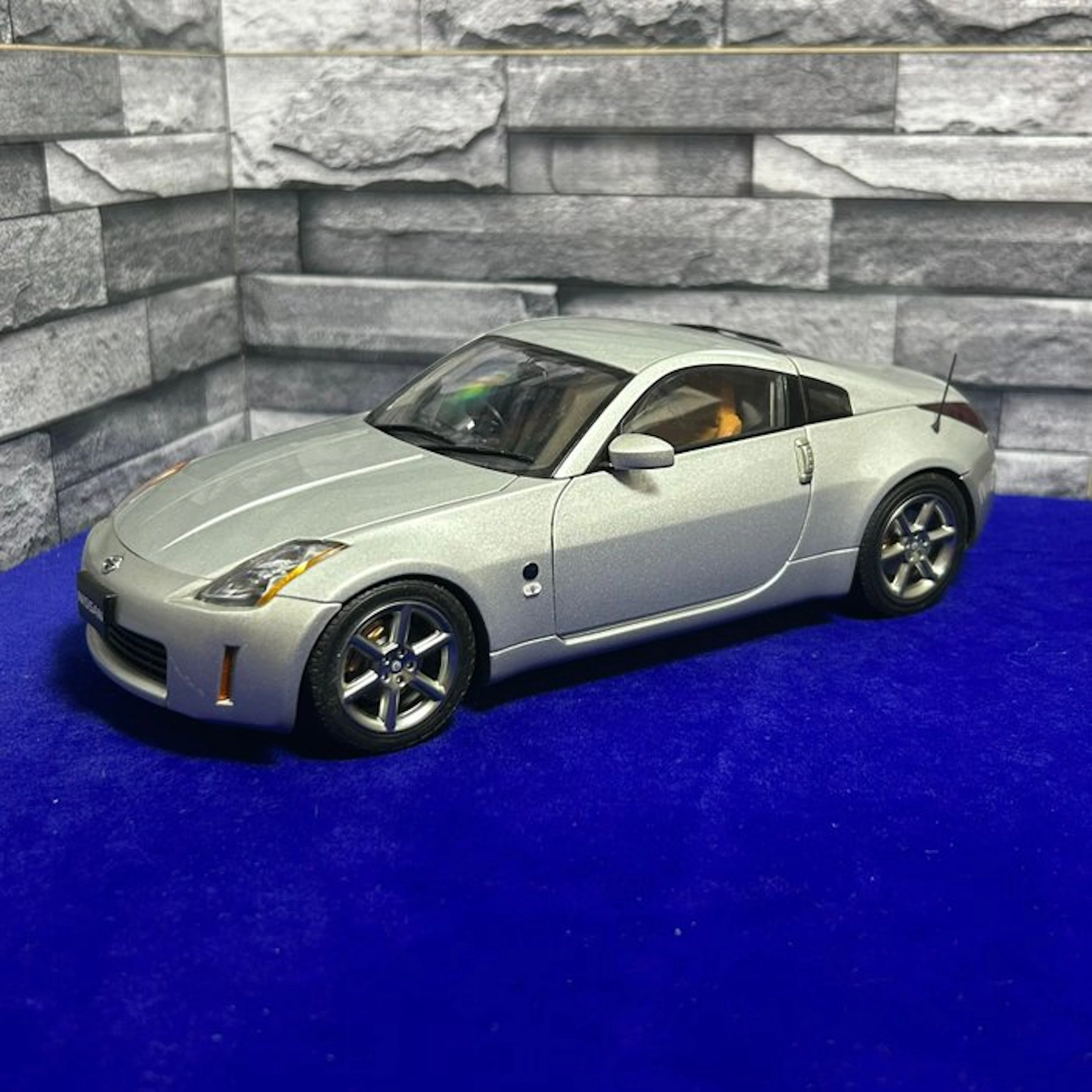 Autoart 1:18 - Model car - AUTOart Performance 1:18...