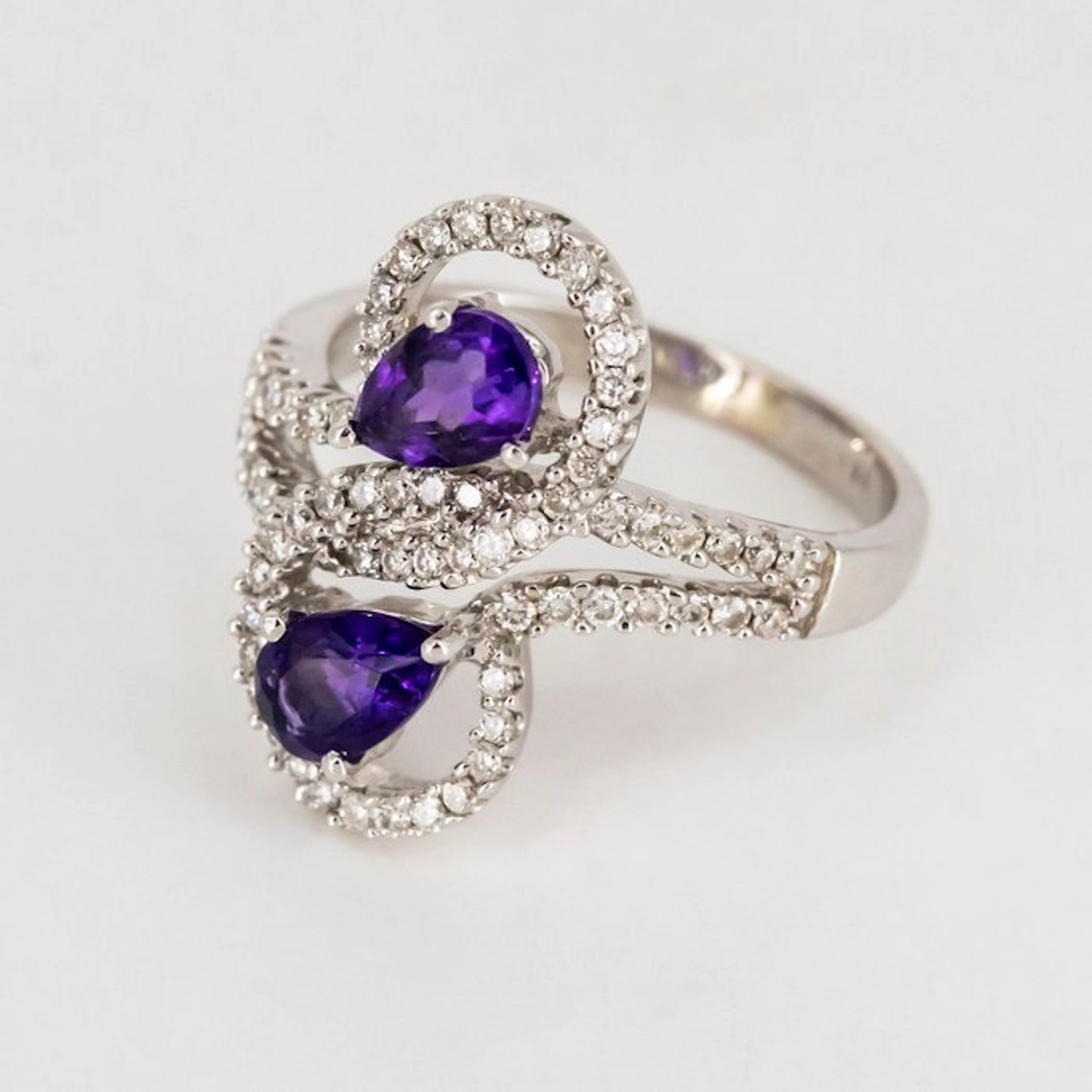 Ring - 18 kt. White gold - 1.52ct. tw. Amethyst - Diamond
