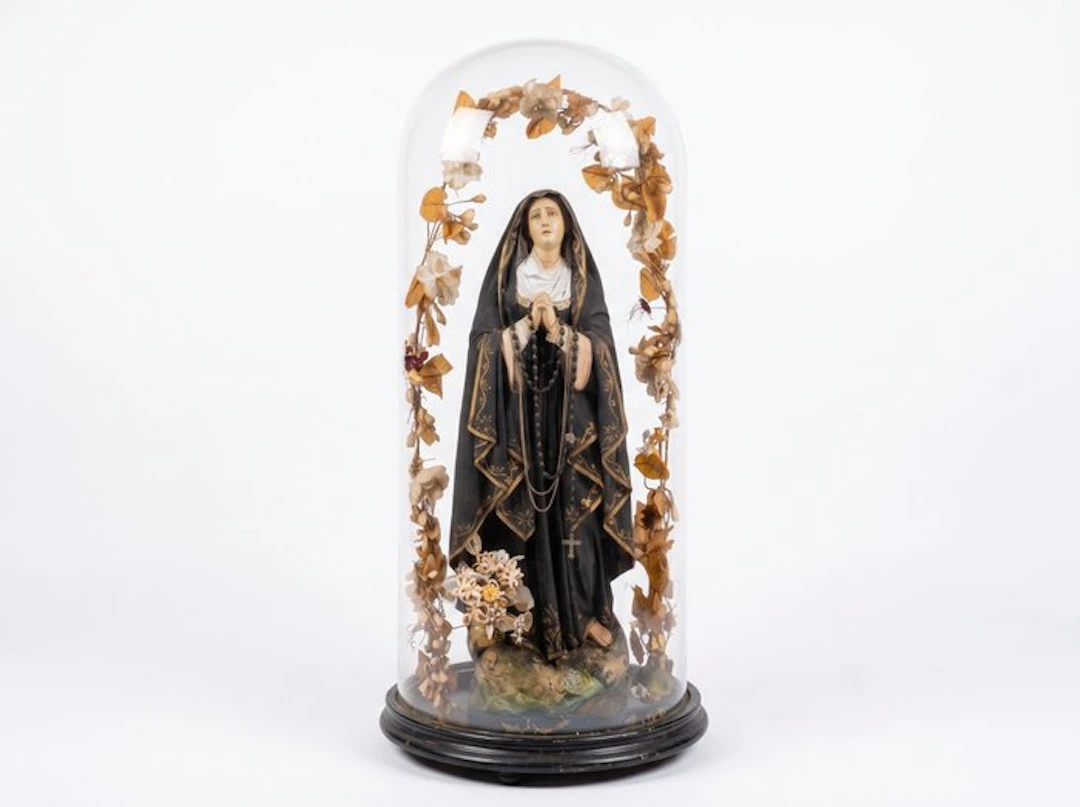 Devotional statue with glass bell - Madonna Addolorata...