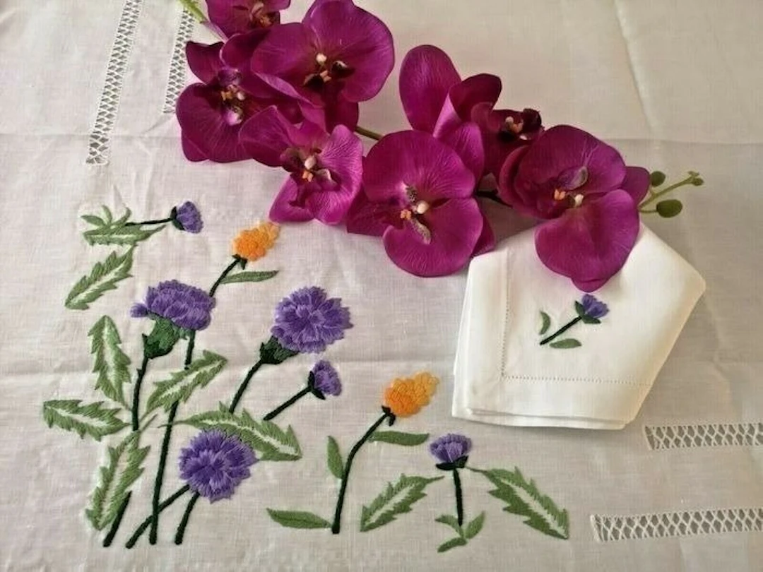 Tovaglia puro lino con ricamo a mano punto pittura 12...