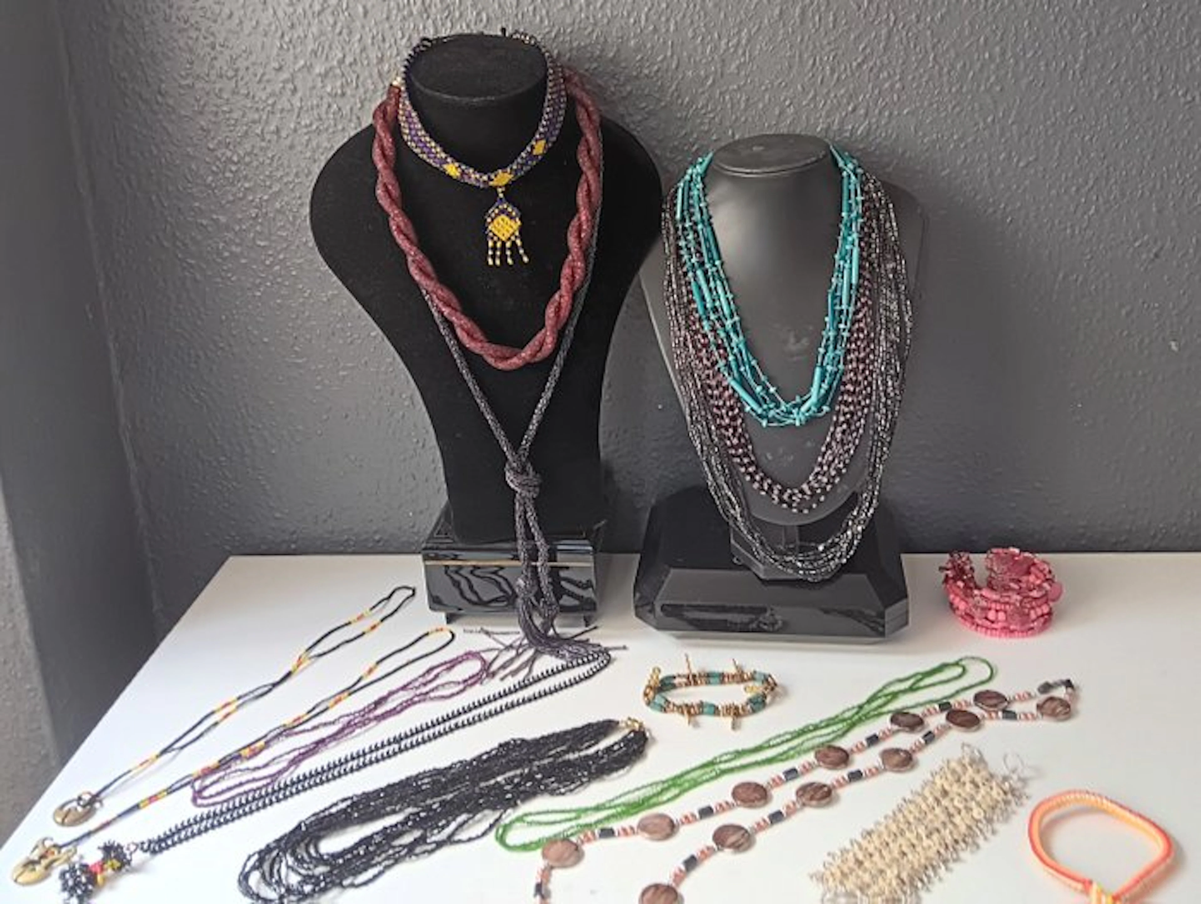 Themed collection - Faschion Jewelries Necklaces and Bracelets