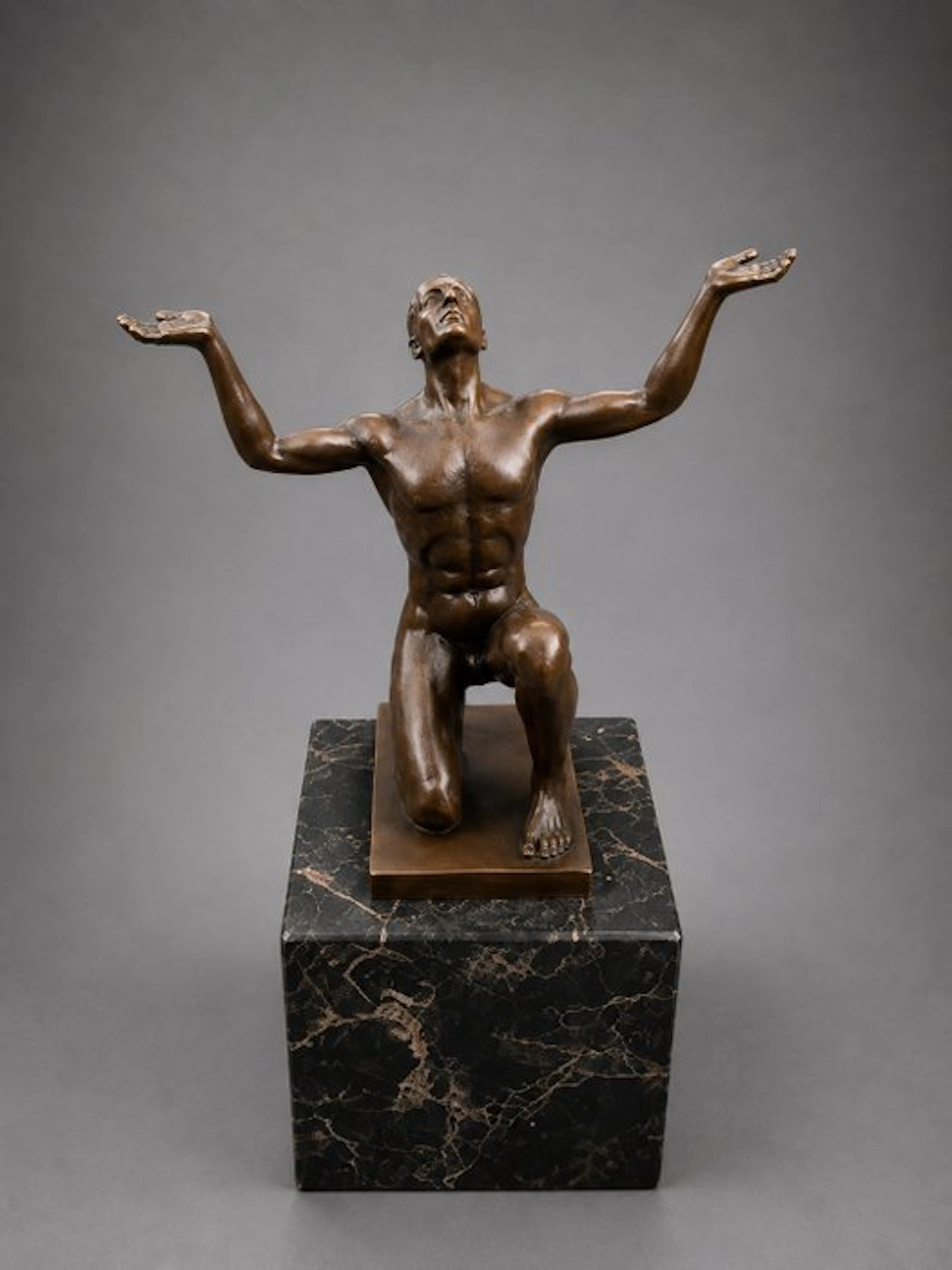 Cegaro - Statue