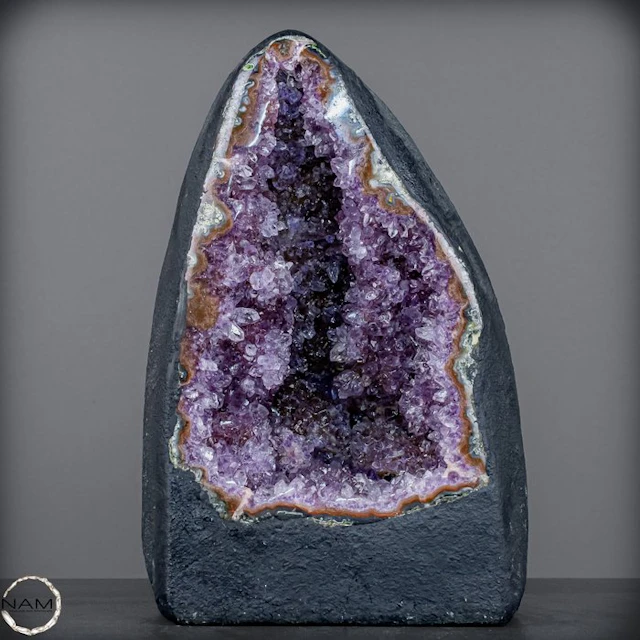 Natural amethyst druzy – an impressive natural work of art full of depth