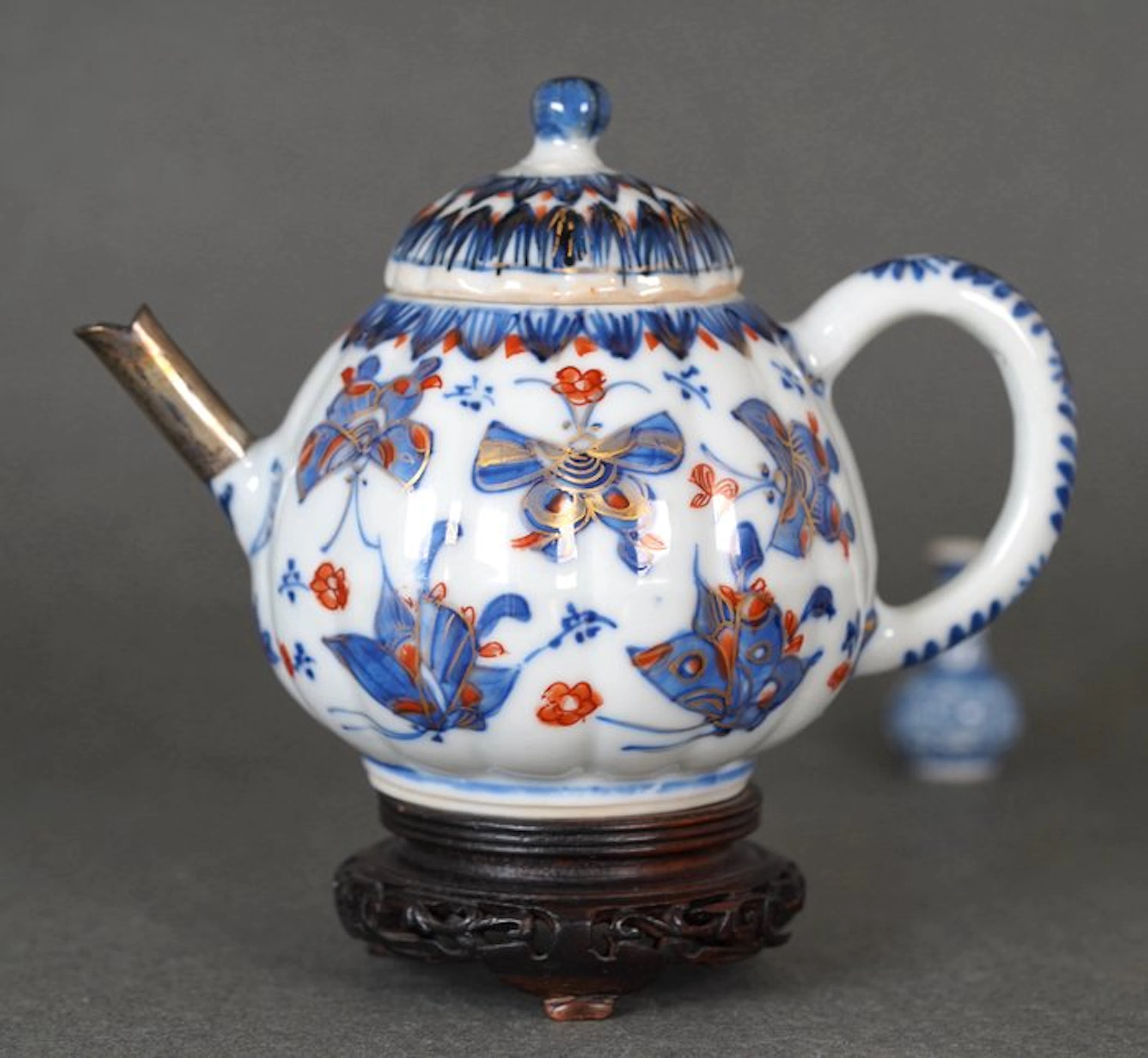 Kangxi (1662-1722) - Teapot - Ten Moths Amidst Insects