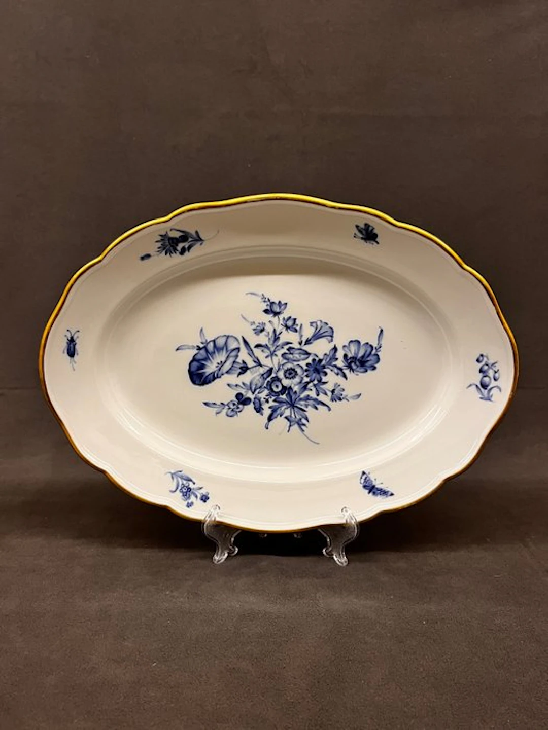 Meissen - Serving plate - Blaue Blume mit Insekten und Goldrand - Porcelain