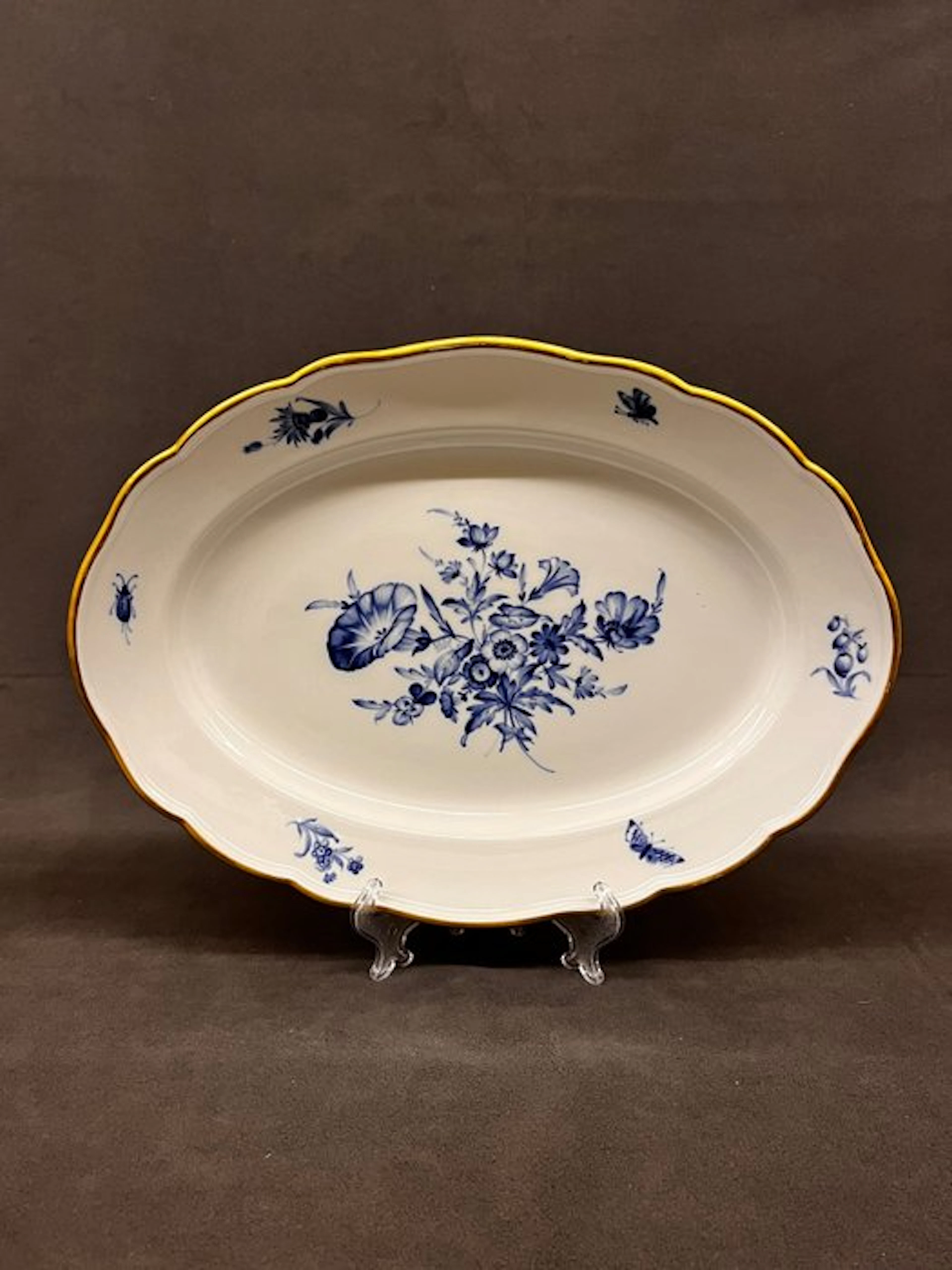 Meissen - Serving plate - Blaue Blume mit Insekten und Goldrand - Porcelain