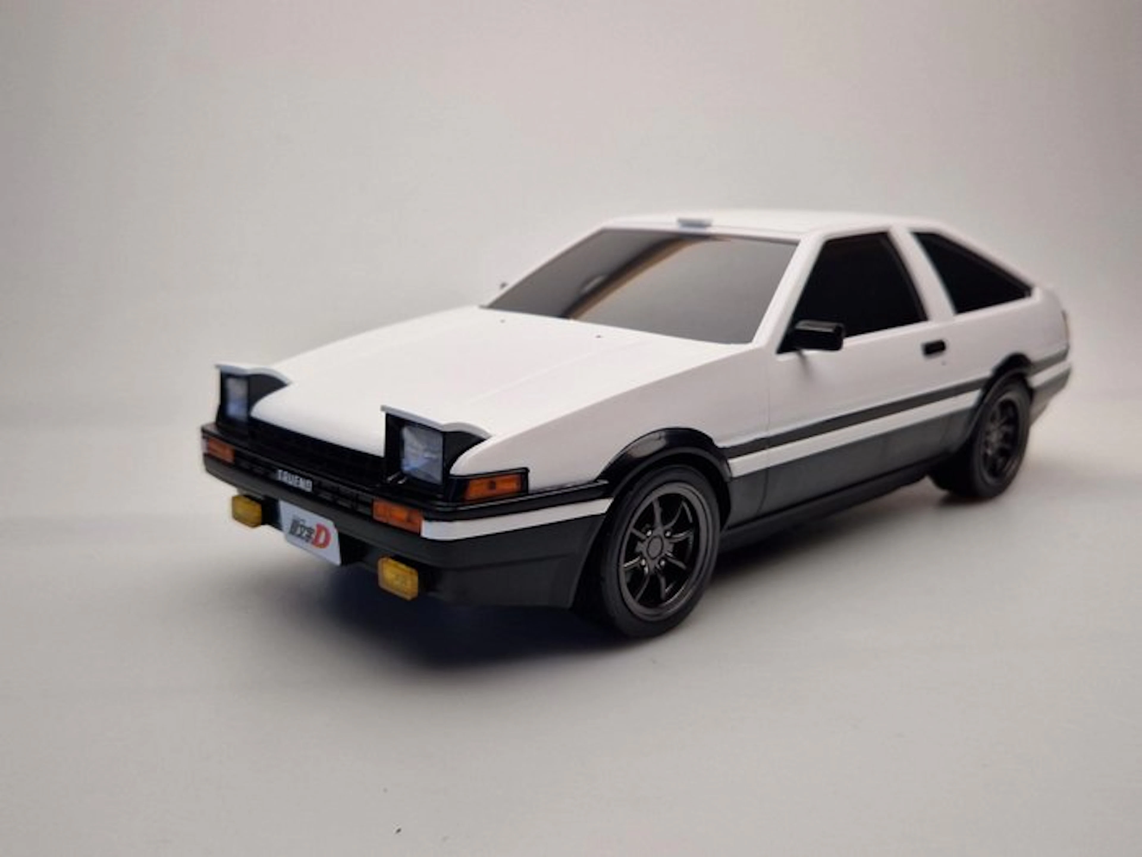 RM Models 1:18 - Model car - Toyota Trueno AE86 Initial D - Wit - Tissuebox