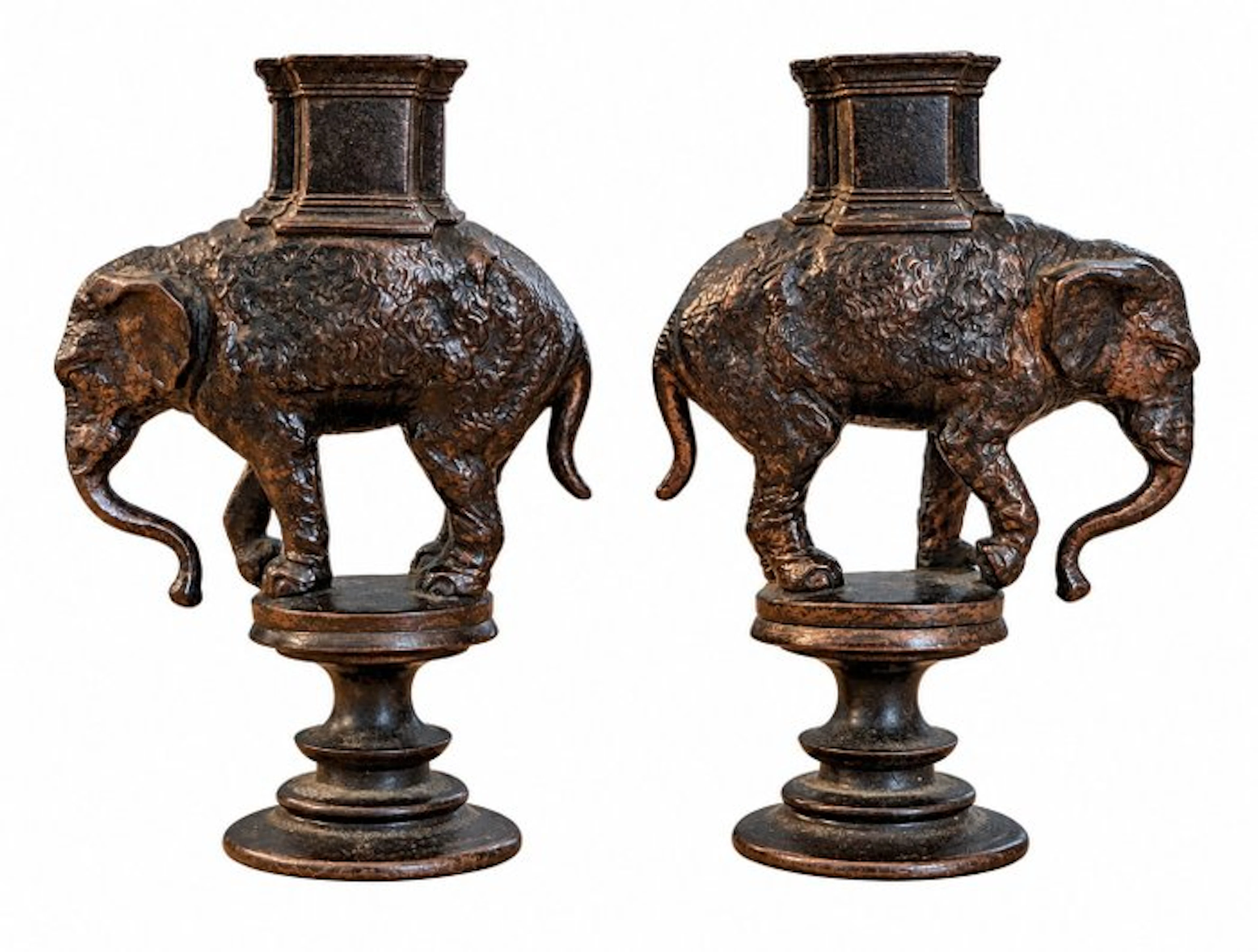 Paire of gilted bronze éléphant late Qing candel older