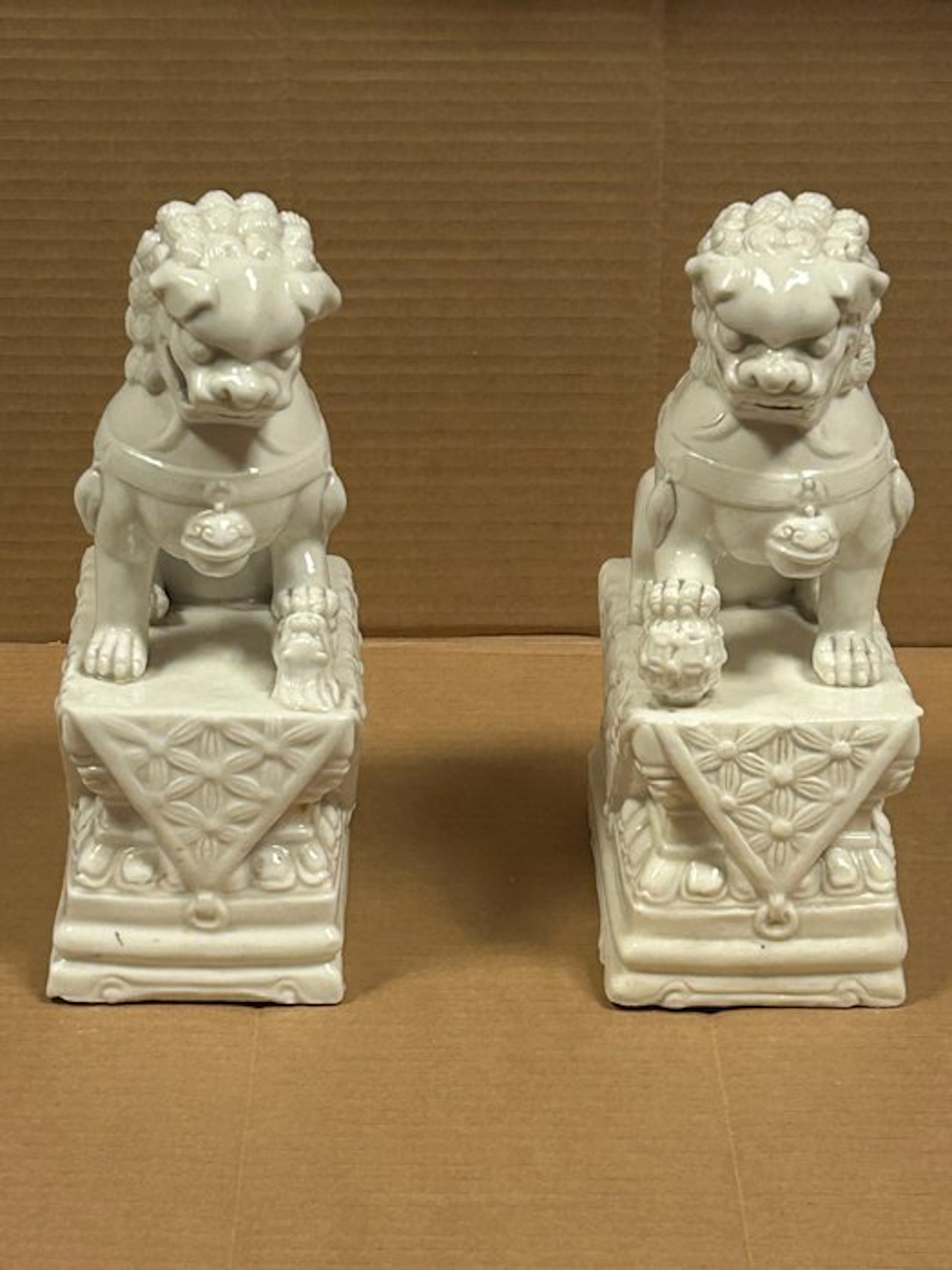 Figure - Leone di Fò - Biscuit porcelain - China (No reserve price)