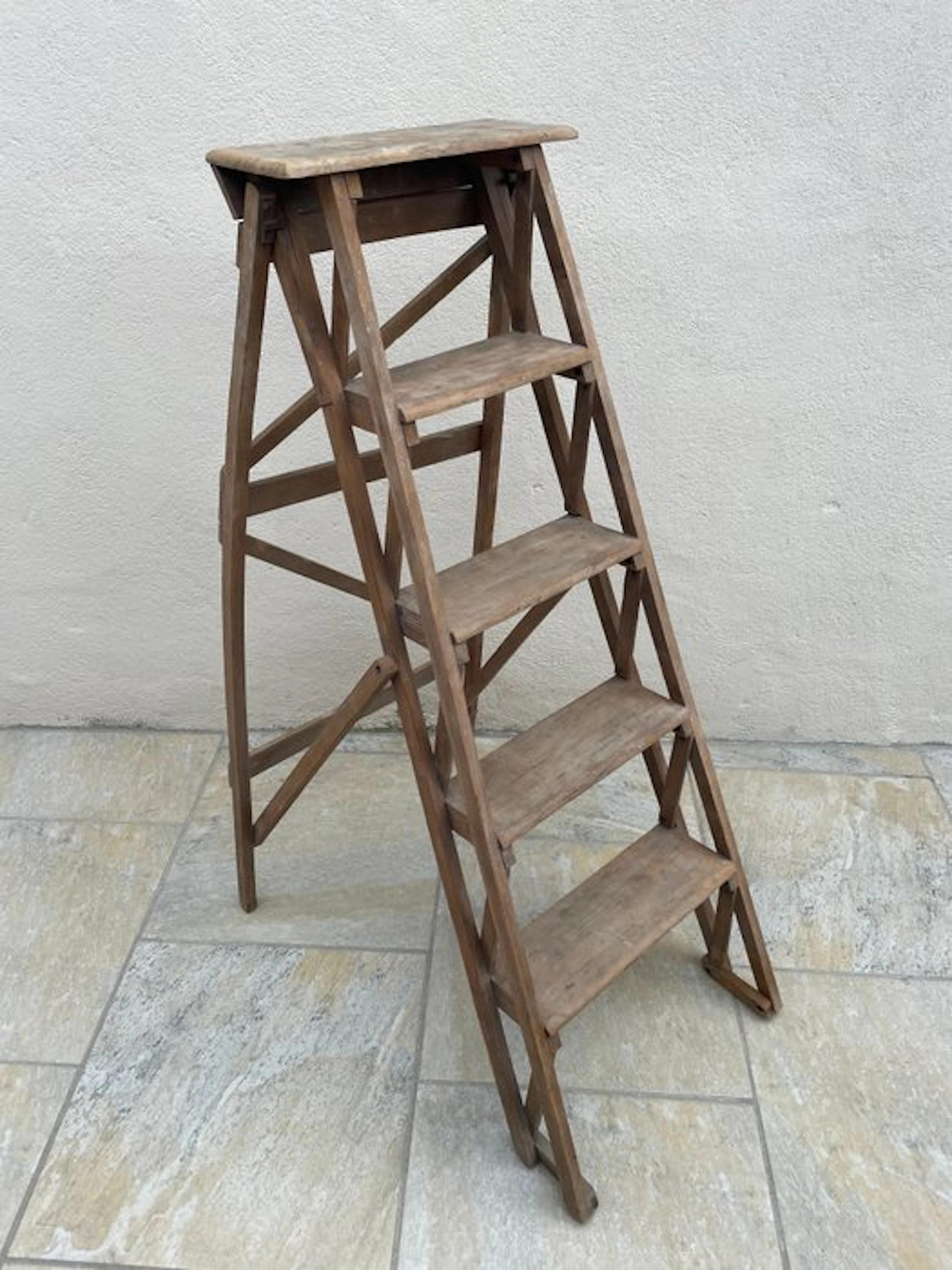 Steps - Wood - folding step ladder