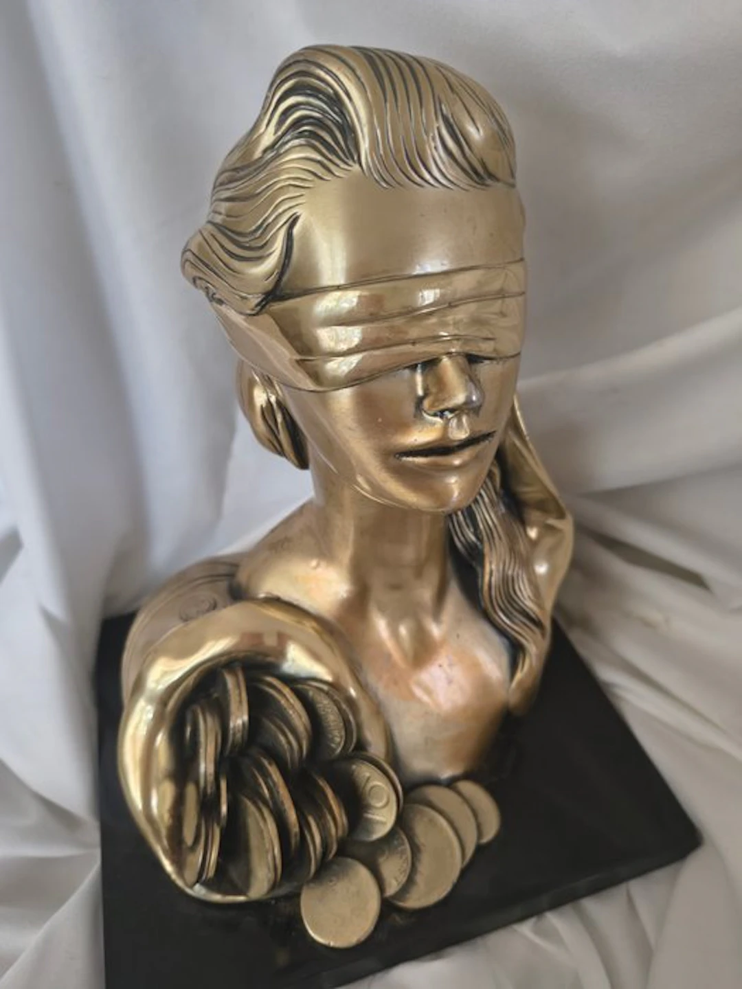 Sculpture, Dea Bendata - 20 cm - Resin and heavy marble powder