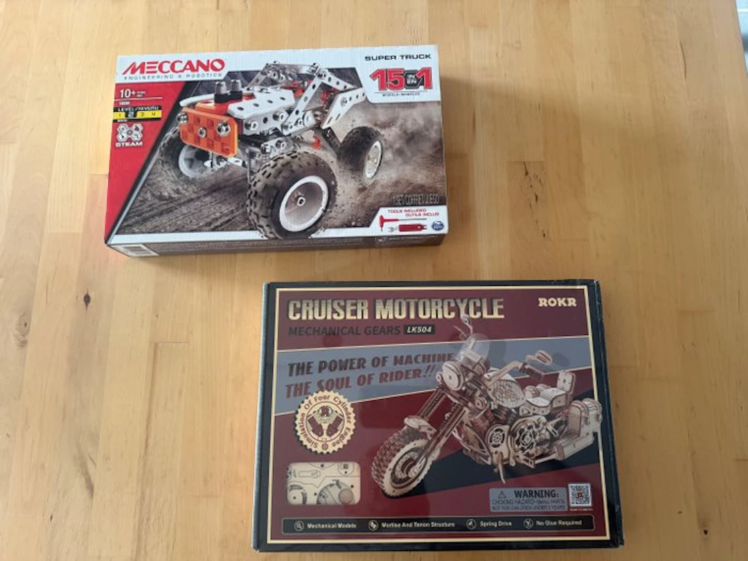 Meccano - Construction set Super Truck; Cruiser Motorcycle - China