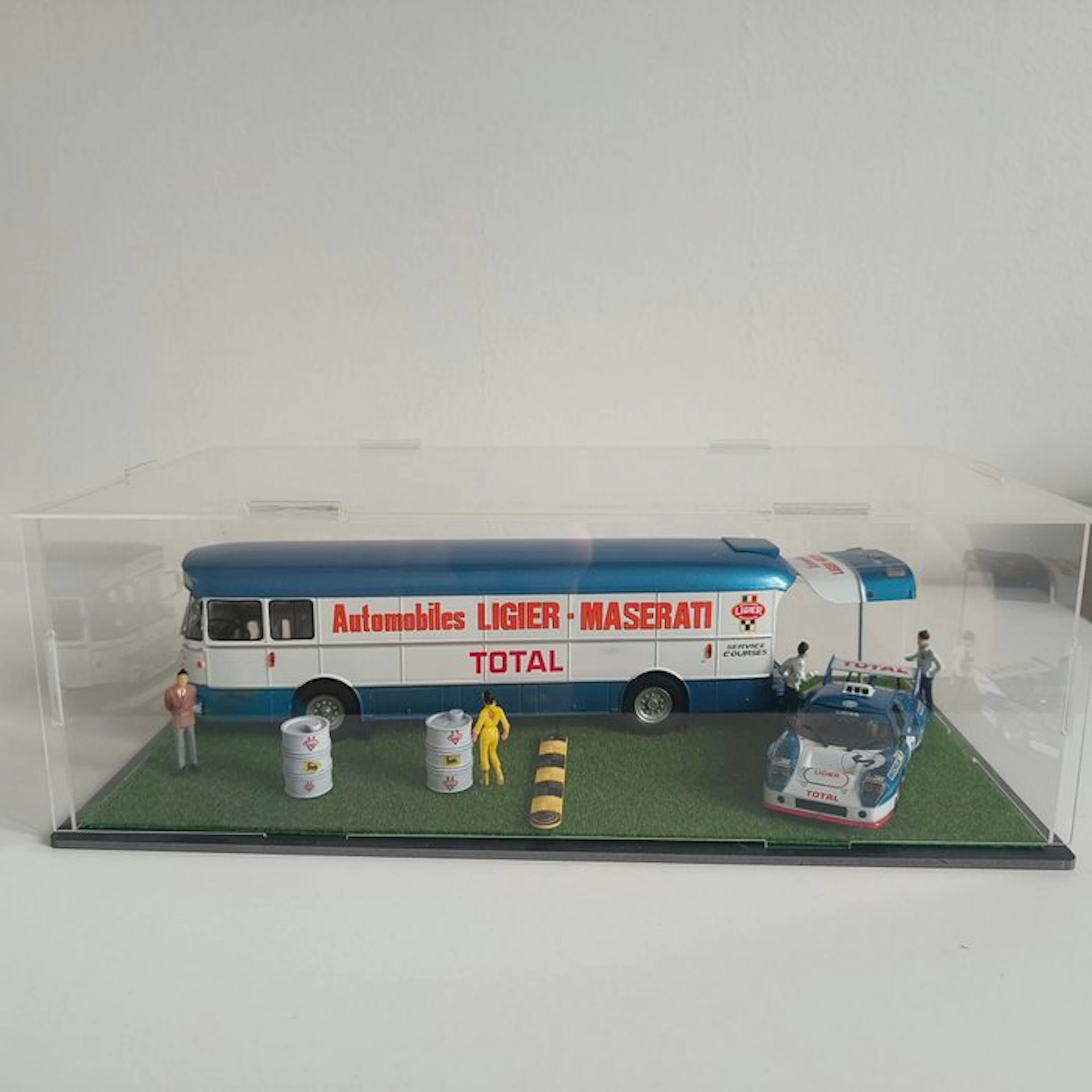 Artigianale - Diorama Ligier JS2 #5 Le Mans 1975 con...