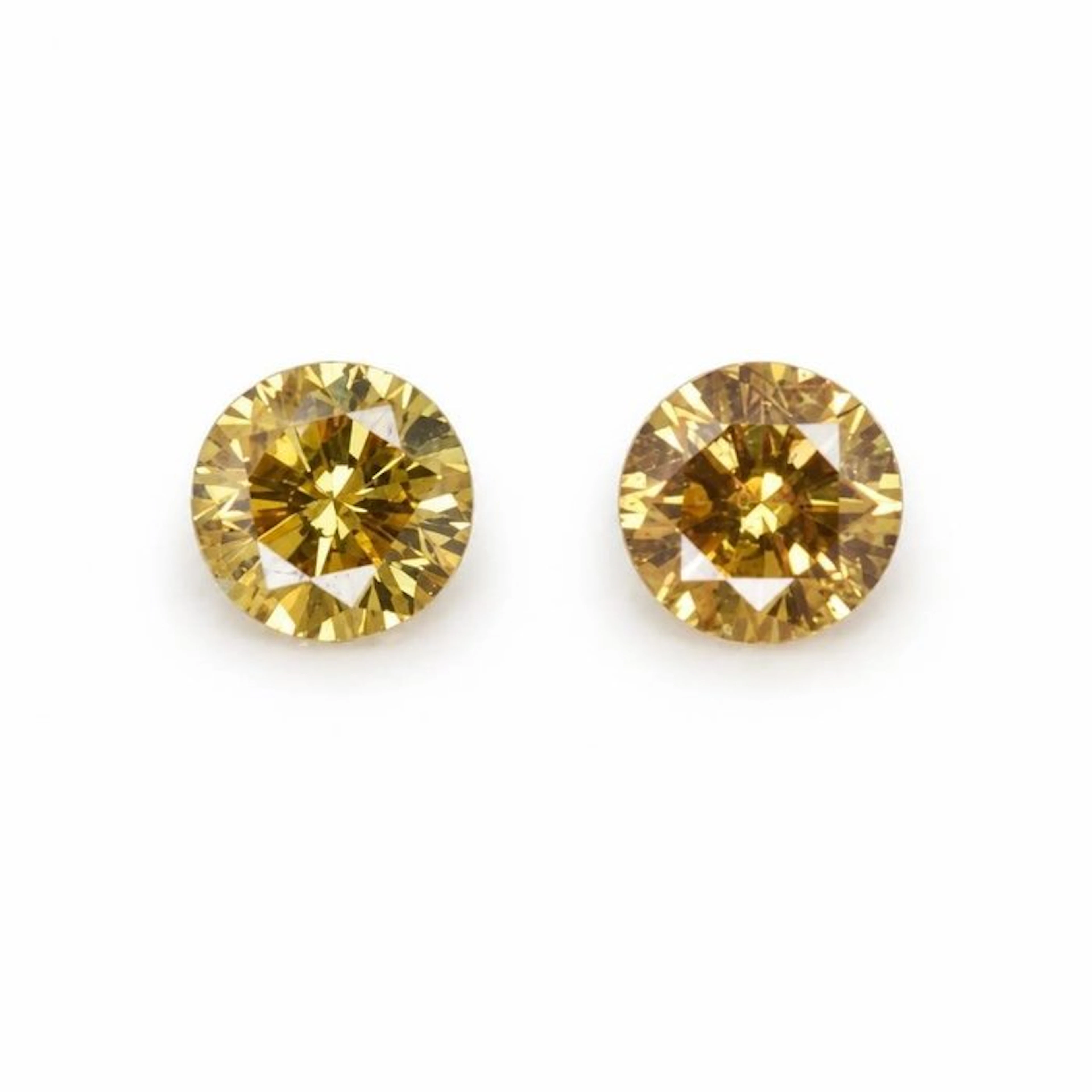 No reserve price - 2 pcs Diamond (Natural coloured)...