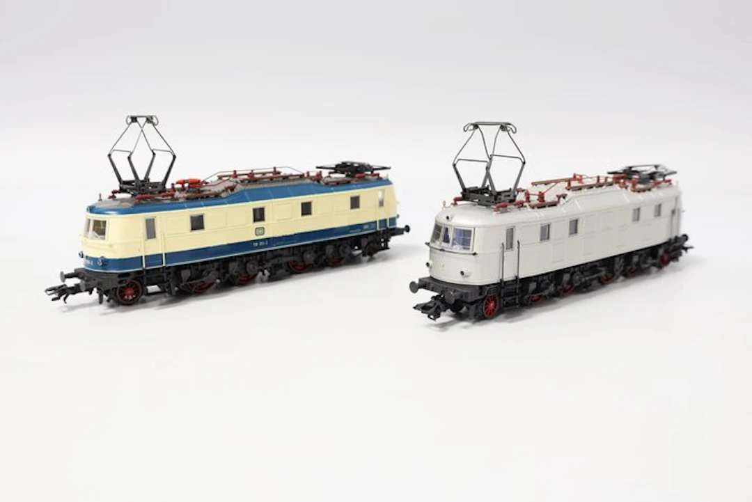 Märklin H0 - 3667 - Train set (1) - Double set BR 118 and E18 - DB