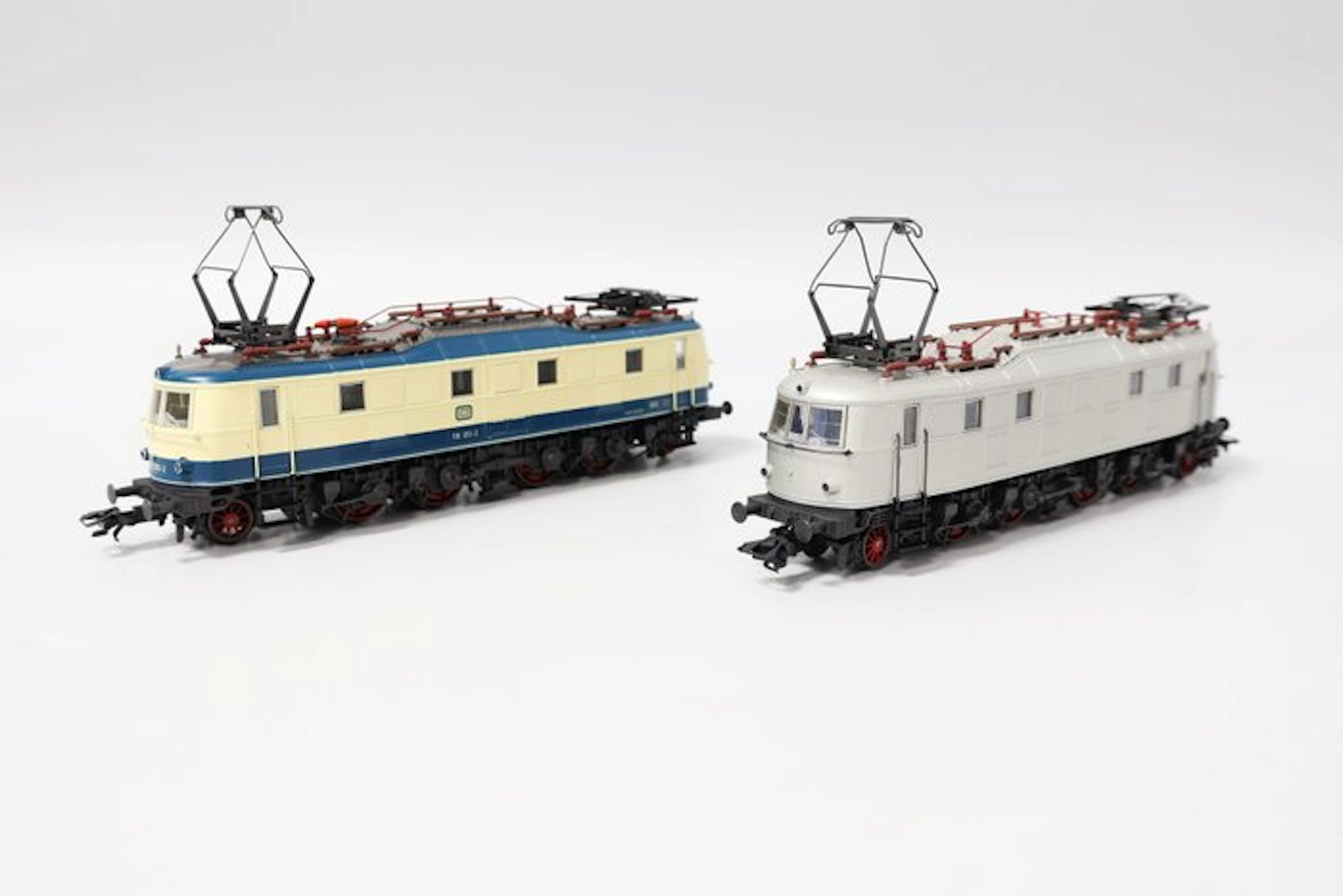Märklin H0 - 3667 - Train set (1) - Double set BR 118 and E18 - DB