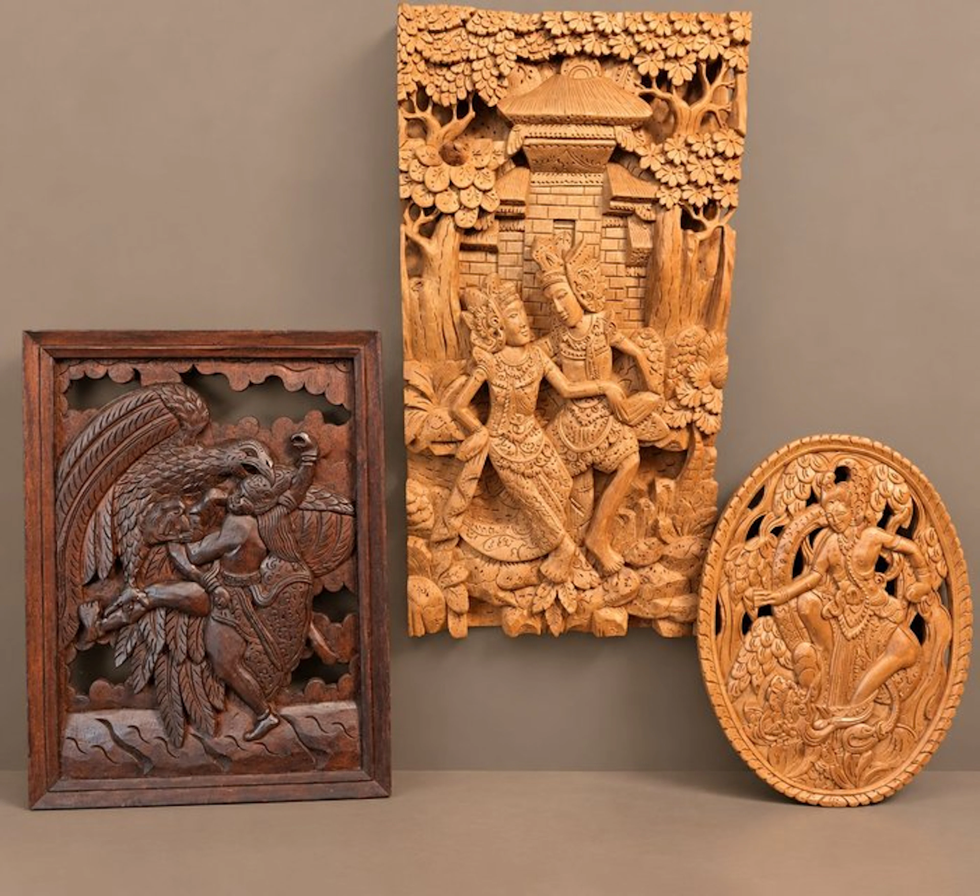 Drie reliëf gesneden panelen - Relief - Indonesia (No reserve price)