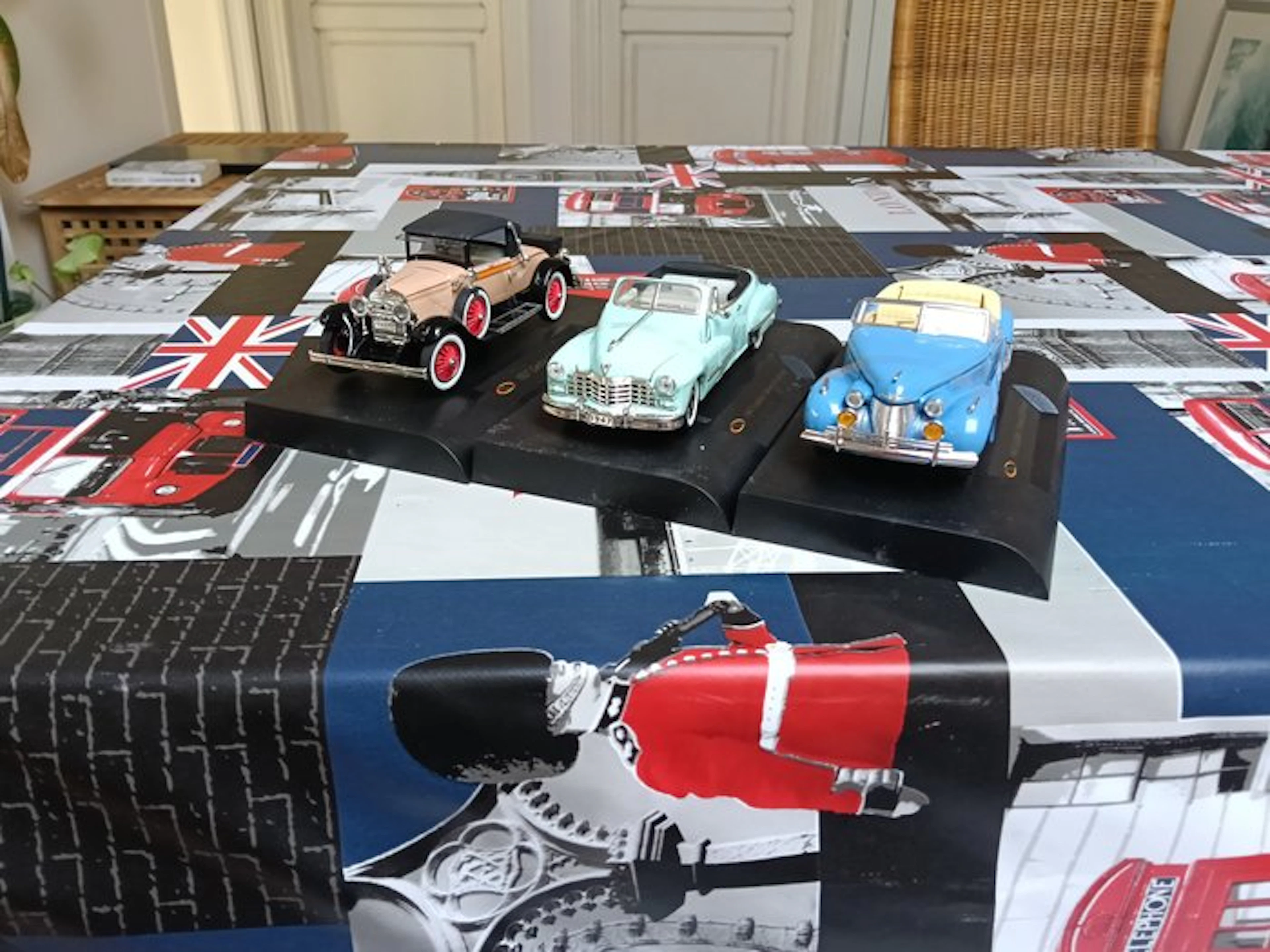 Signature Models 1:32 - Model car (3) - Cadillac Series 62 (1940