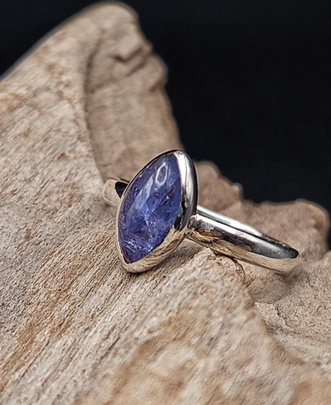 One-of-a-kind piece: 925 silver ring with top-quality Tanzanite.- 2.1 g - (1)