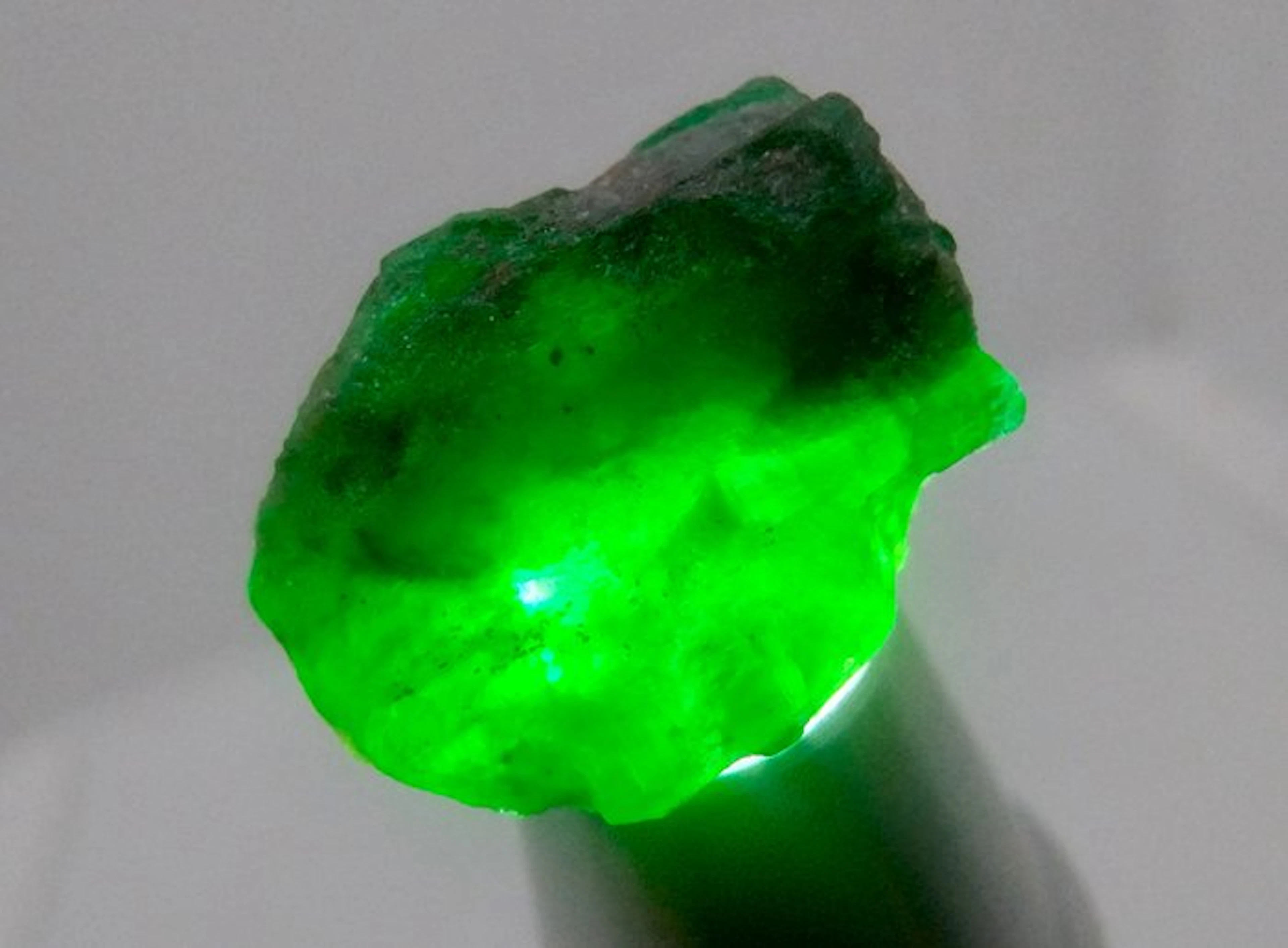15.7 cts - Untreated Beautiful Emerald - Rough- 3.14 g