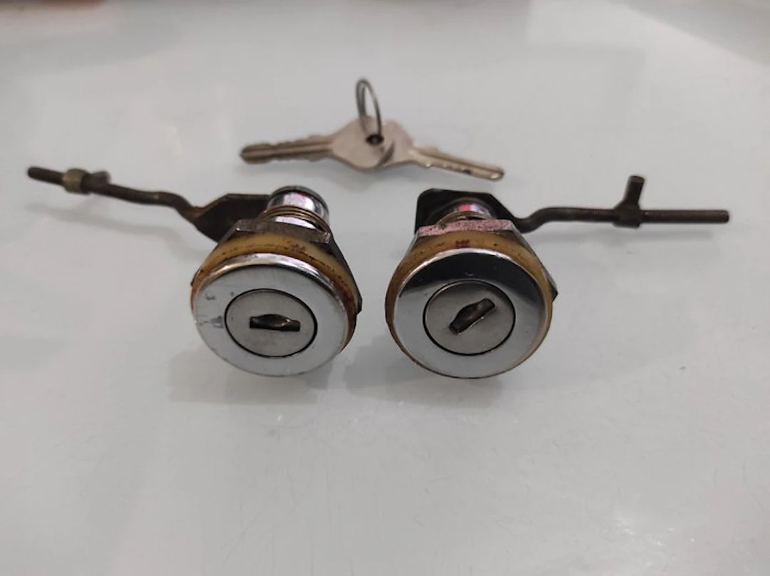 Ferrari Dino 206 GT 246 GT Original lock barrels + 2 keys...