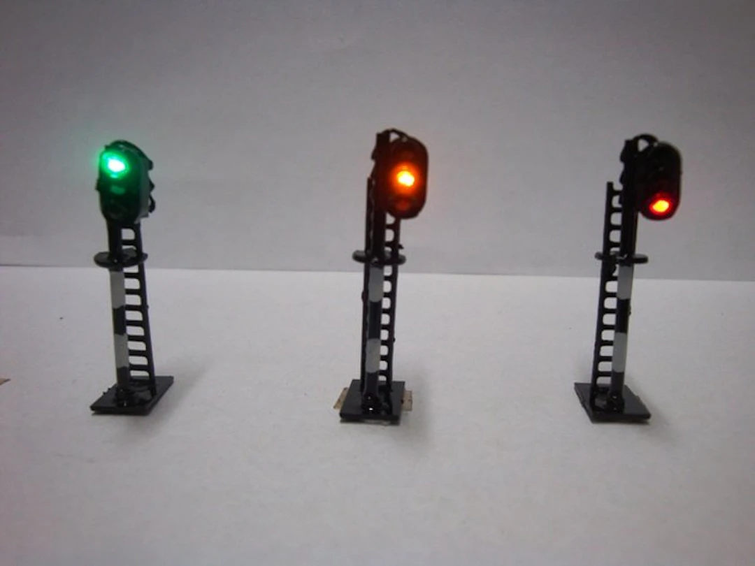 Seinen N - Model train lighting (10) - Light signals green
