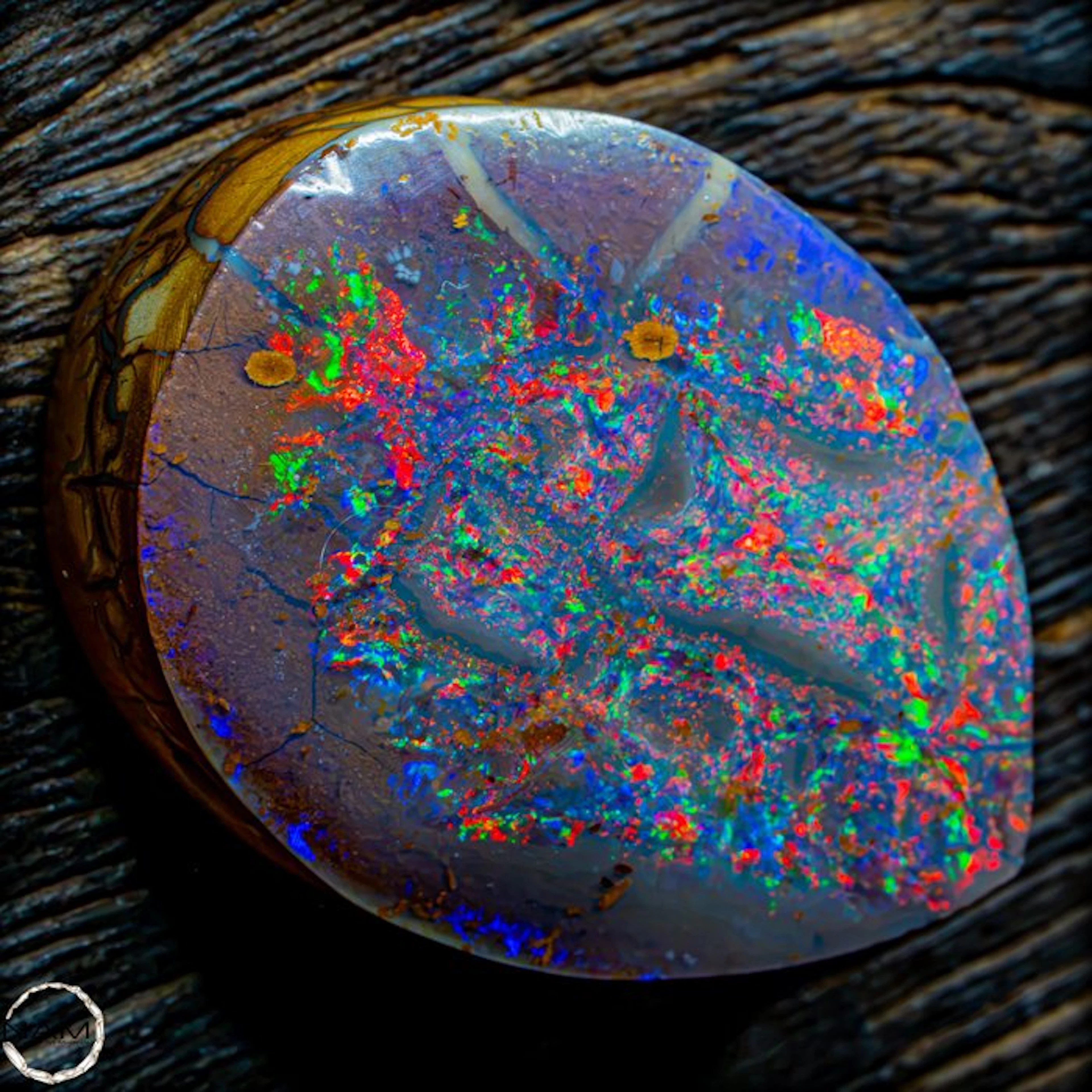 Boulder opal as a pendant – Fascinating play of color in...
