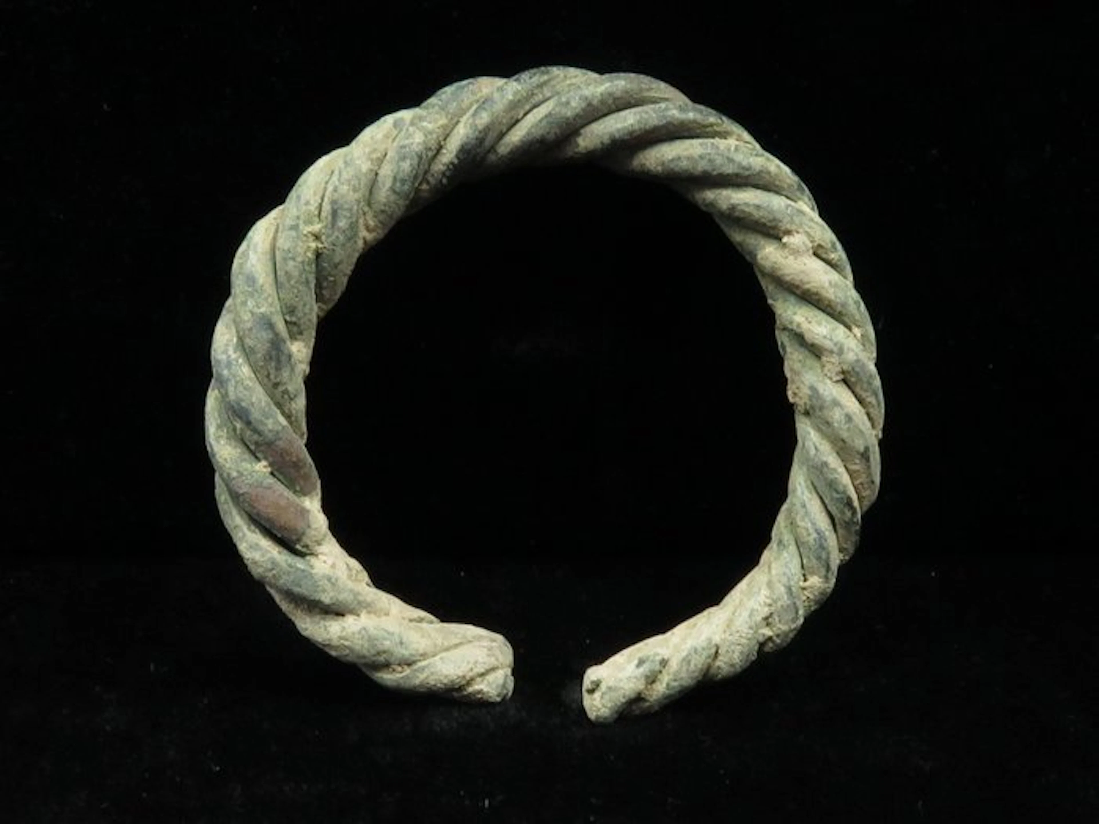 Viking Era Bronze braided Bracelet (1x) - 7 cm (No reserve price)