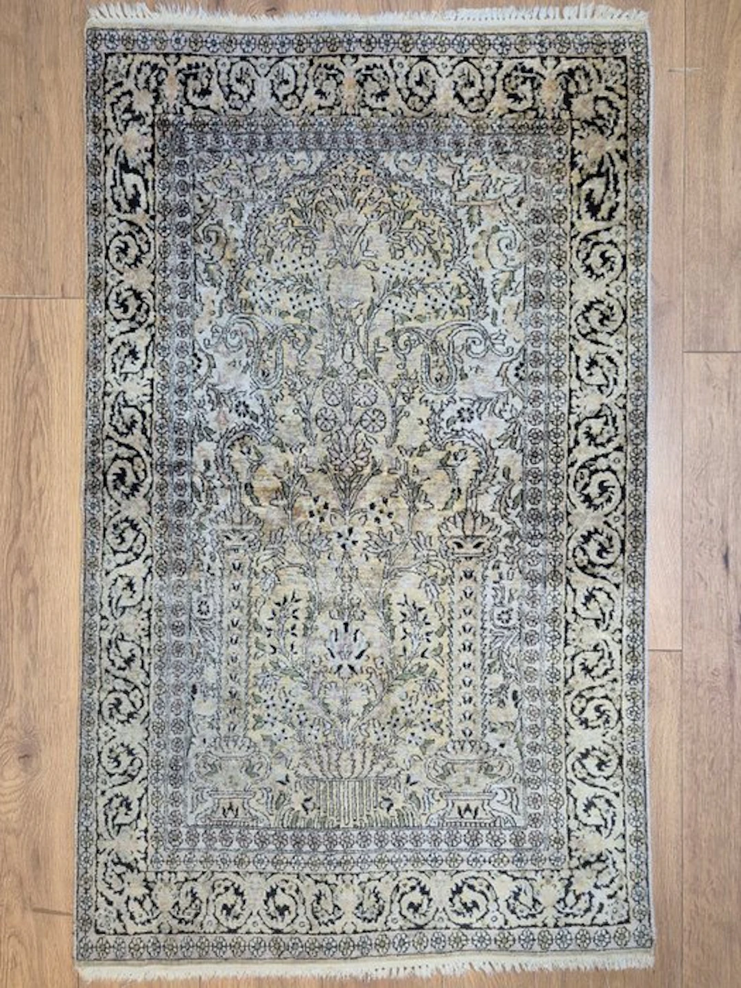 Exclusive oriental Kashmiri-Ghom-Art rug with a delicate Tree of Life pattern