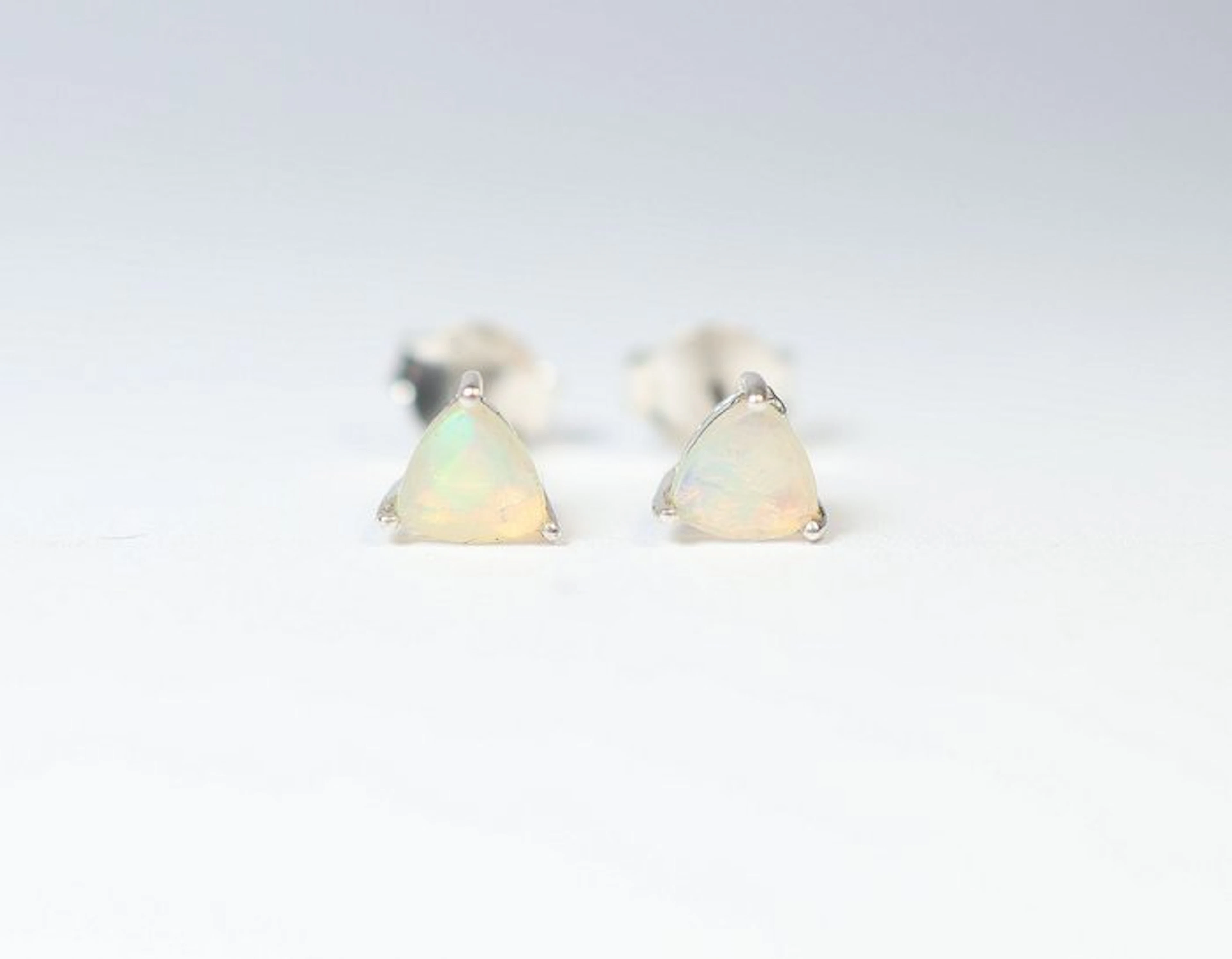 Ethiopian Opal / Welo Opal 2 stud earrings / new- 0.56 g - (2)