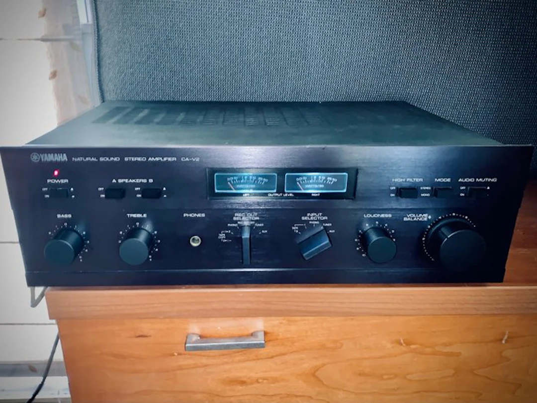 Yamaha - CA-V2 Solid state integrated amplifier