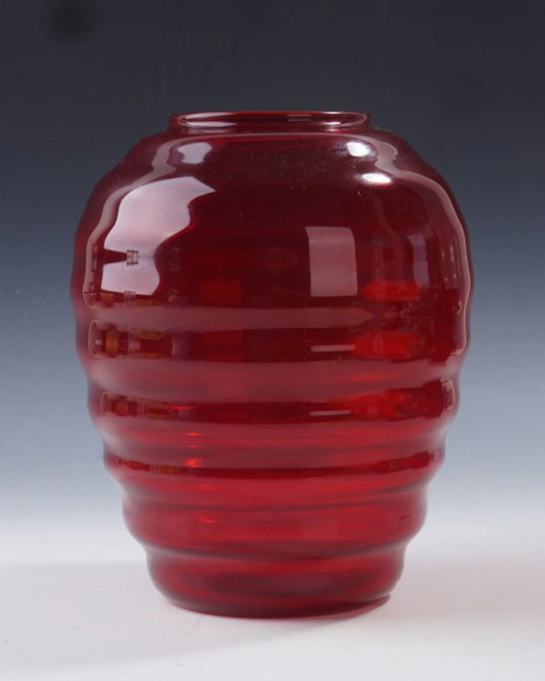 Vase - Ruby-red glass with stacked rings • Art Deco • the...