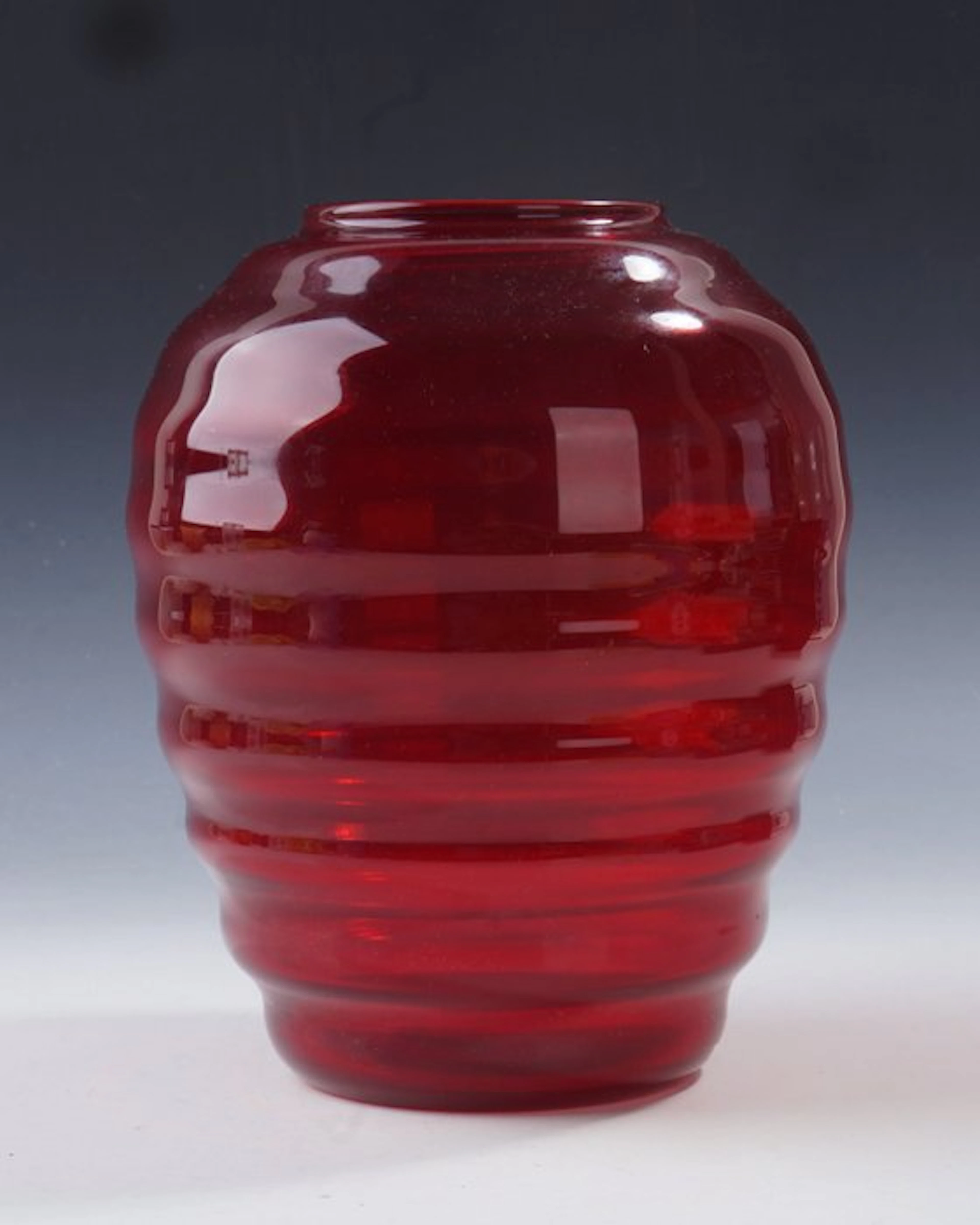 Vase - Ruby-red glass with stacked rings • Art Deco • the...
