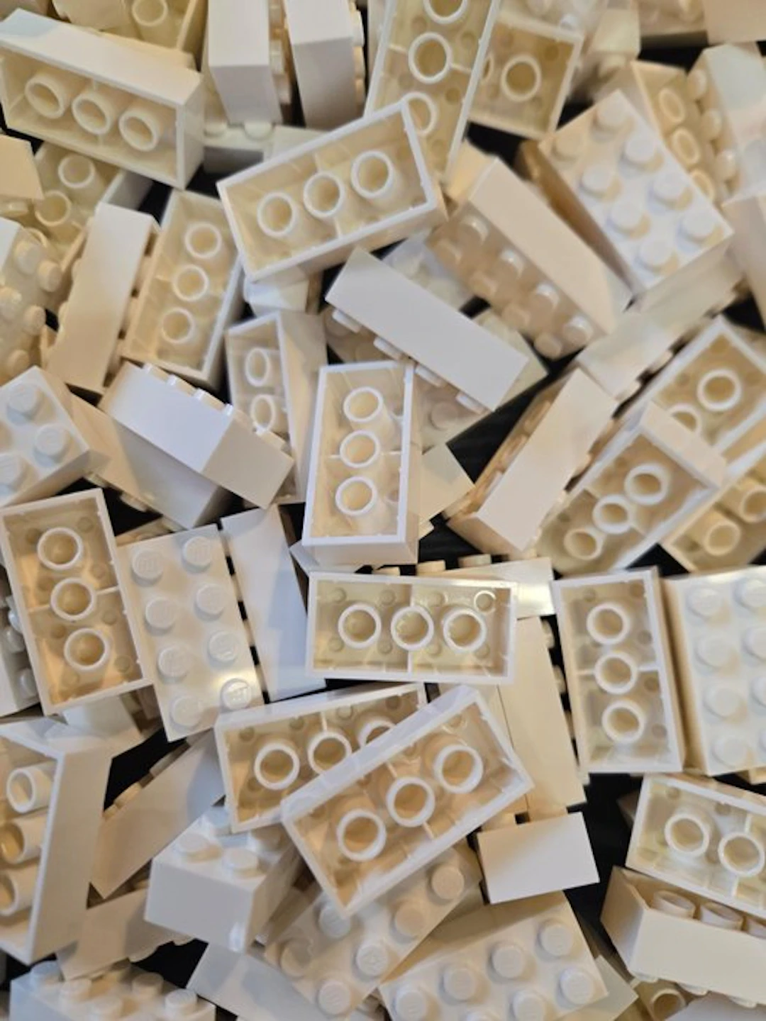 LEGO Pieces - New Brick 2 x 4 White 200pcs