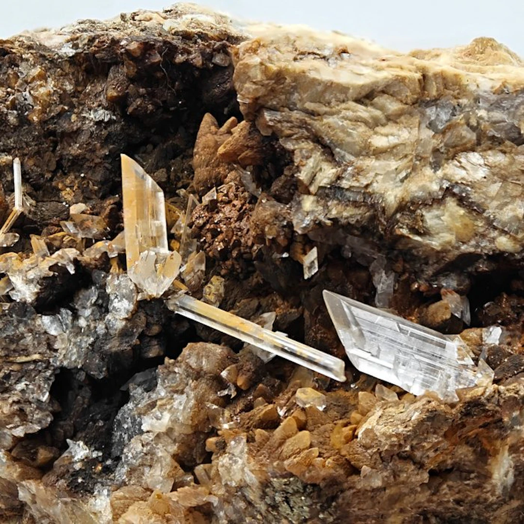 ALPINO, AESTHETIC GLOSSY PLASTER on SIDERITE and CALCITE...