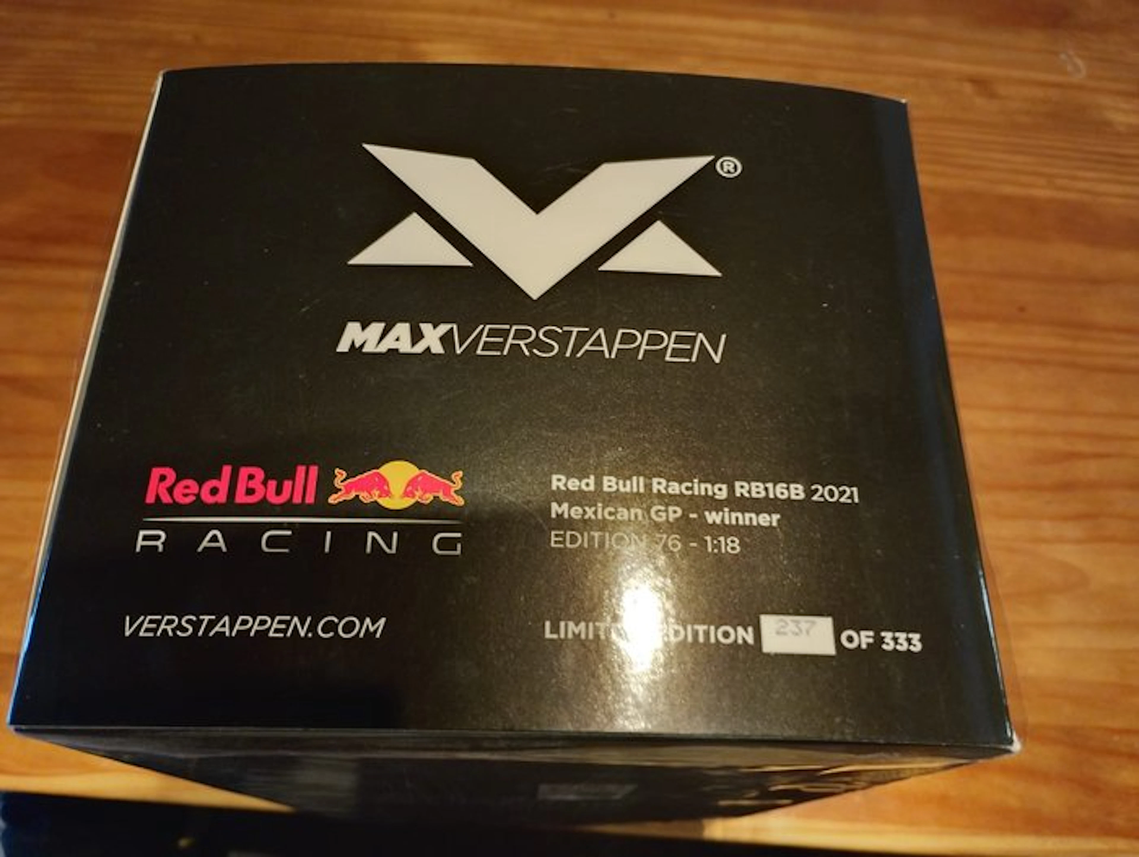 MiniChamps 1:18 - Model race car - Red Bull Racing RB16B 2021 Winner Mexican GP
