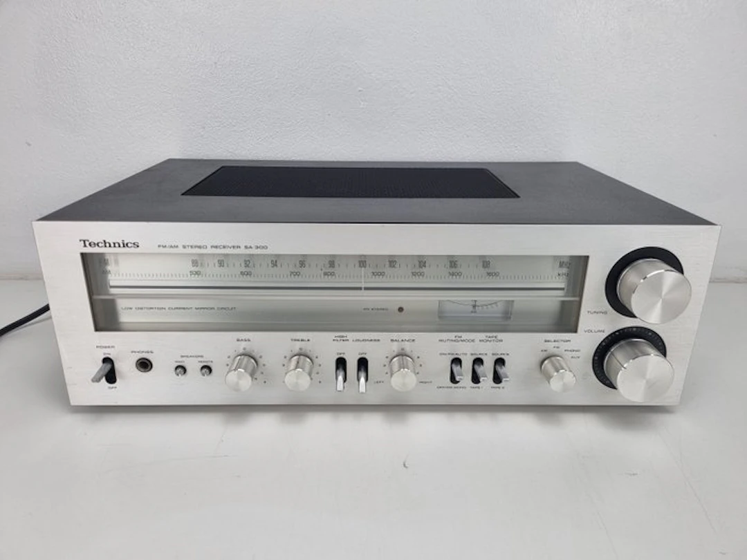 Technics - SA-300 FM/AM STEREO RECEIVER Audio component
