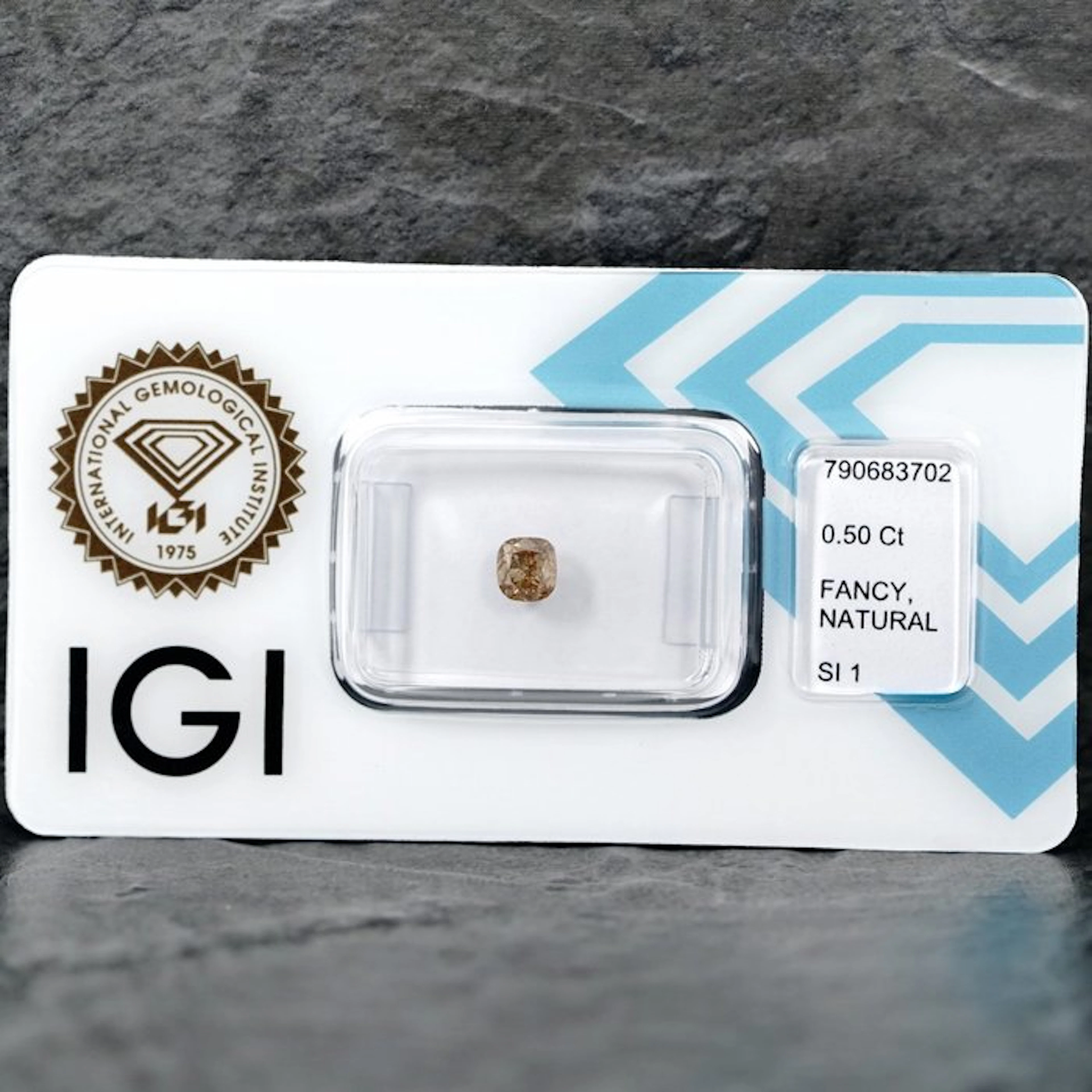 No reserve price - 1 pcs Diamond (Natural coloured)...