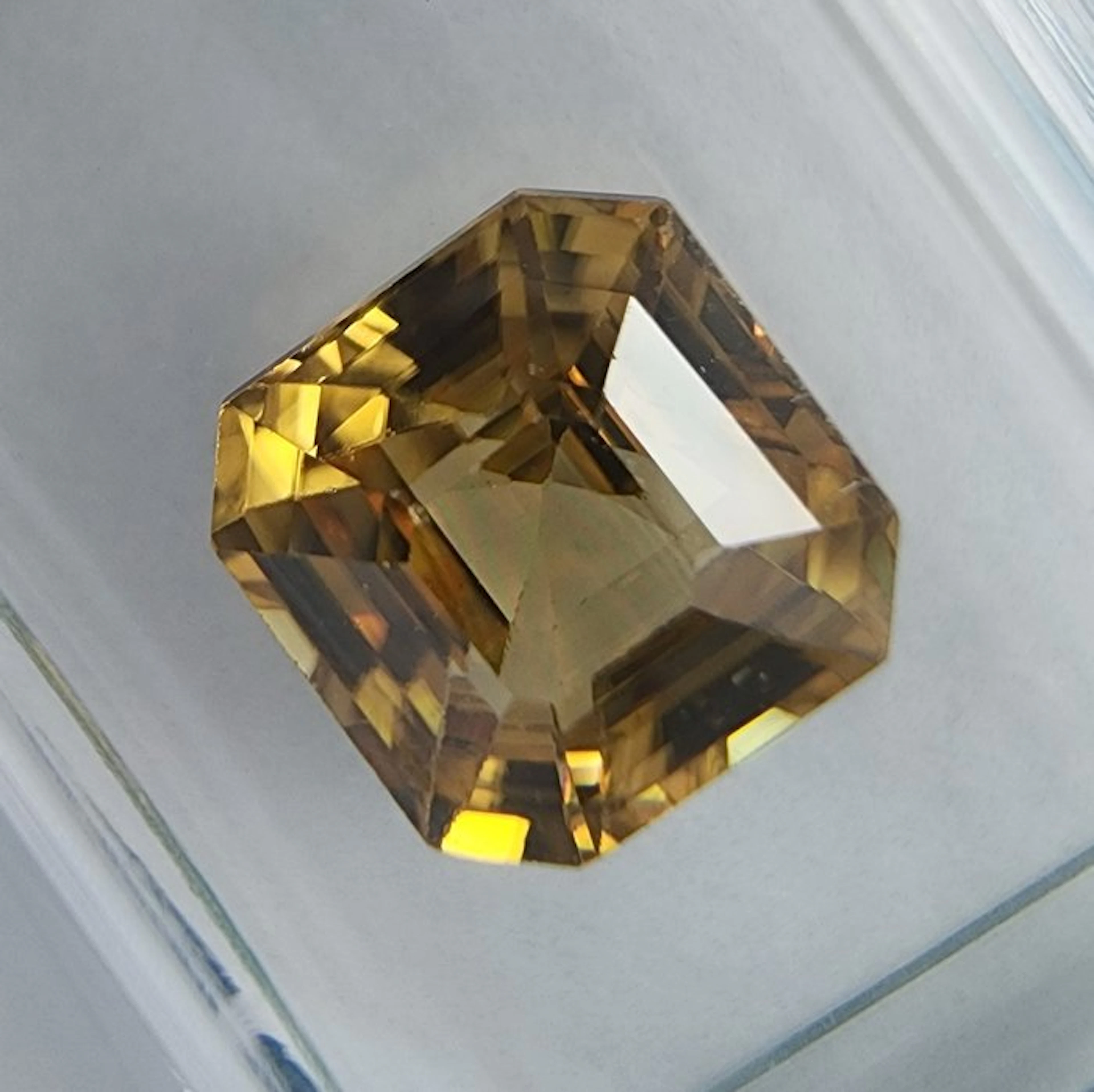 1 pcs Yellow Zircon - 3.29 ct - International Gemological Institute (IGI)