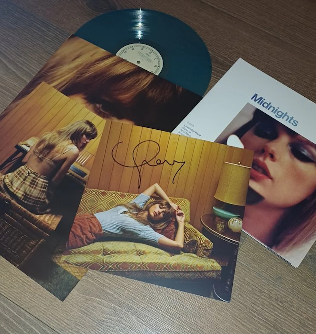 Taylor Swift - Album, Photo, Vinyl - 2022 - Hand signed, Limited edition