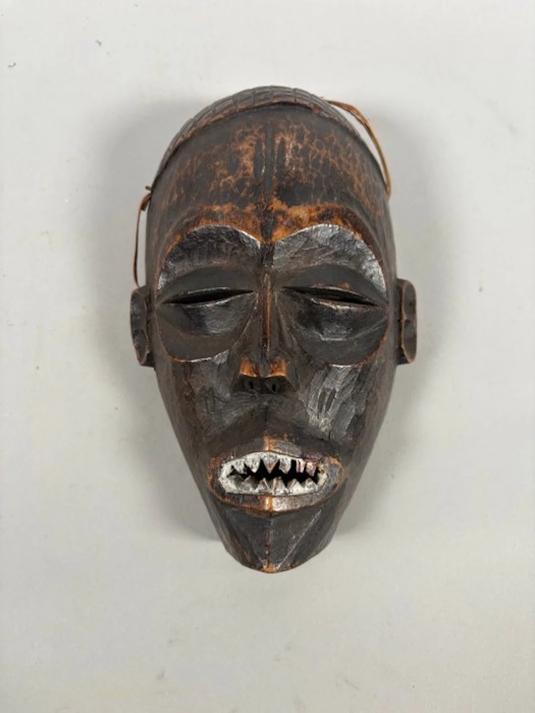 Masque Tchokwé - Sculpture - Mwana Pwo mask