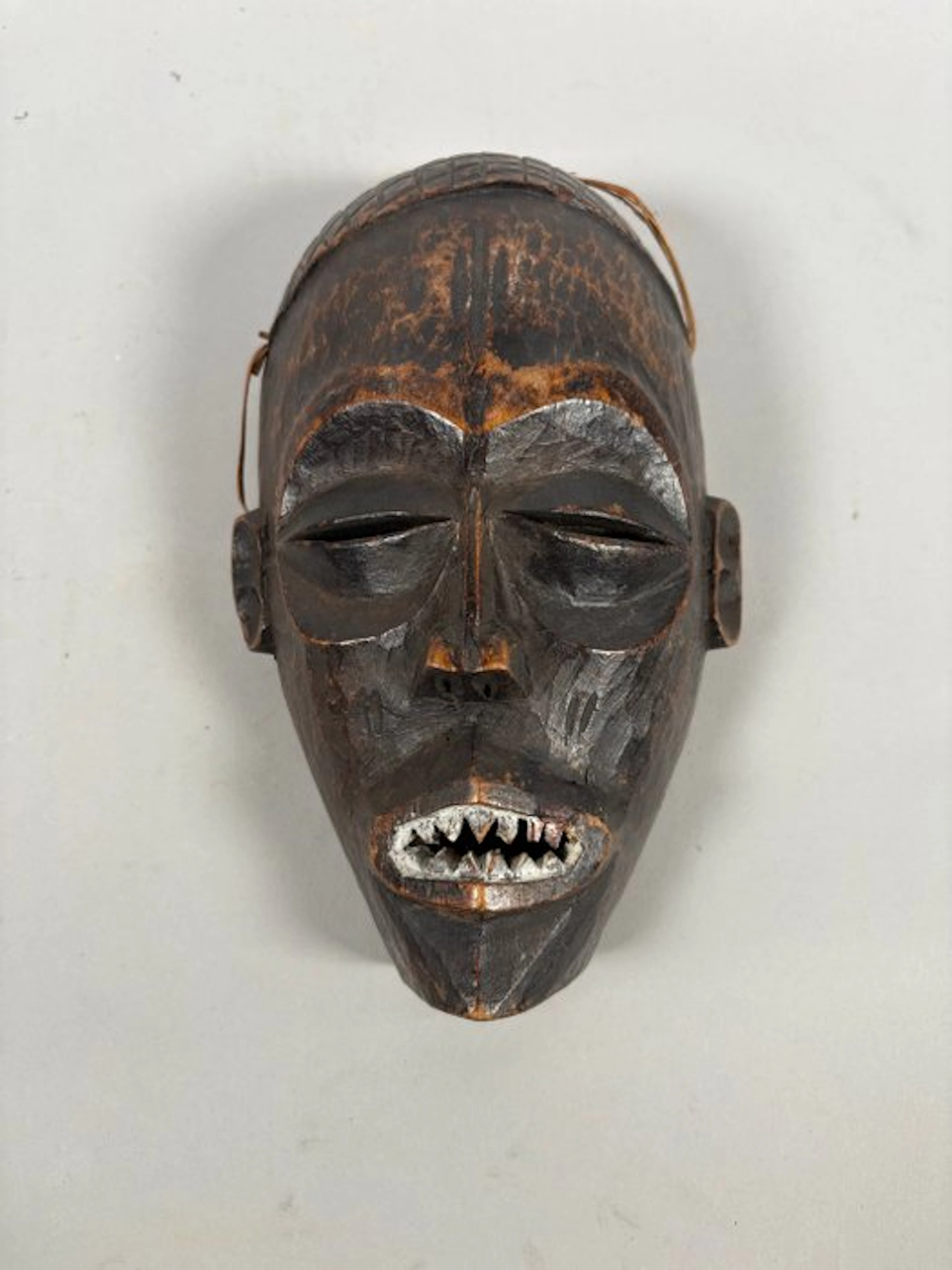Masque Tchokwé - Sculpture - Mwana Pwo mask